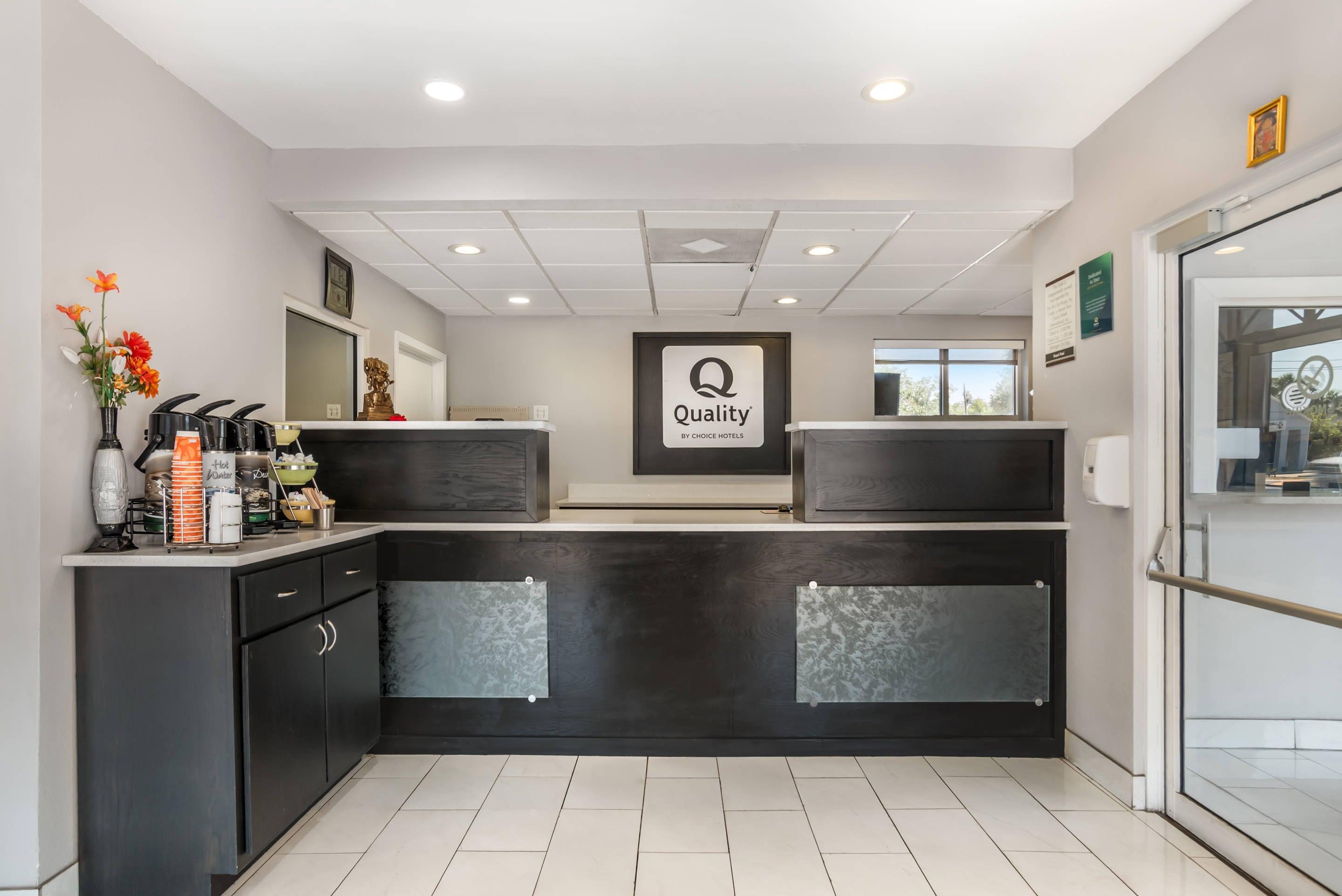 Hotel lobby | Quality Inn & Suites near Panama City Beach
