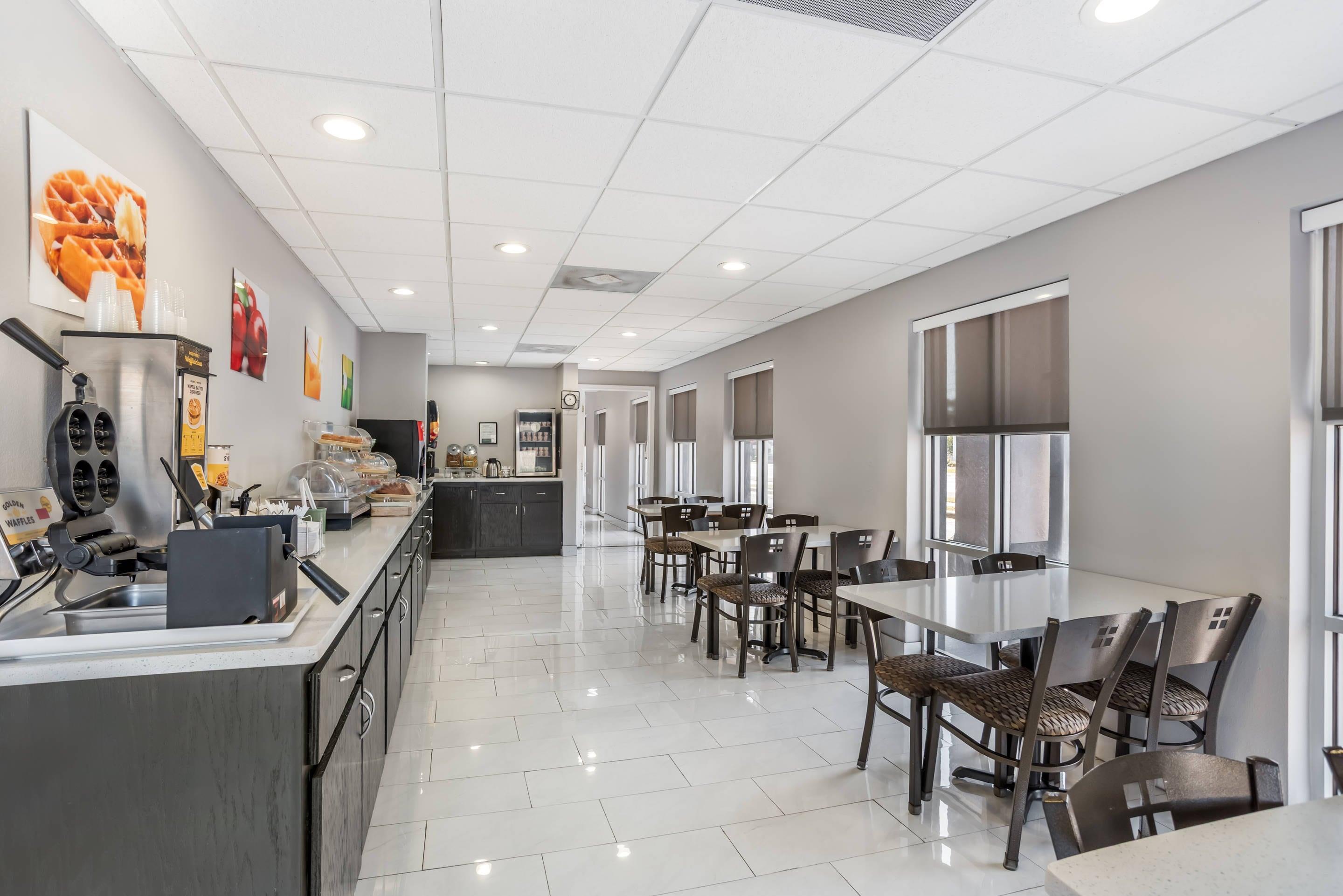 Breakfast area | Quality Inn & Suites near Panama City Beach