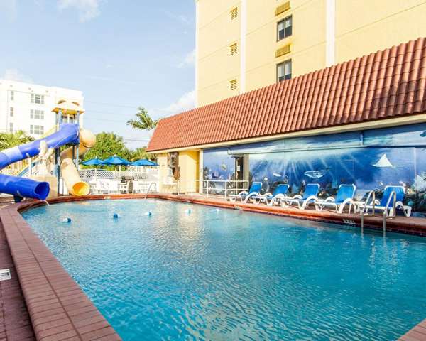 Pool - Comfort Inn Oceanside Deerfield Beach