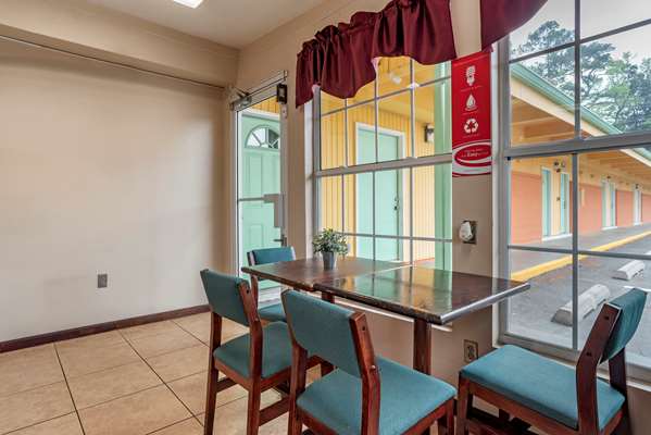 Amenities - Econo Lodge Tallahassee