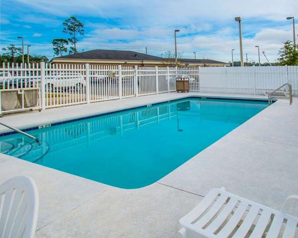 Pool - Sleep Inn & Suites Palatka