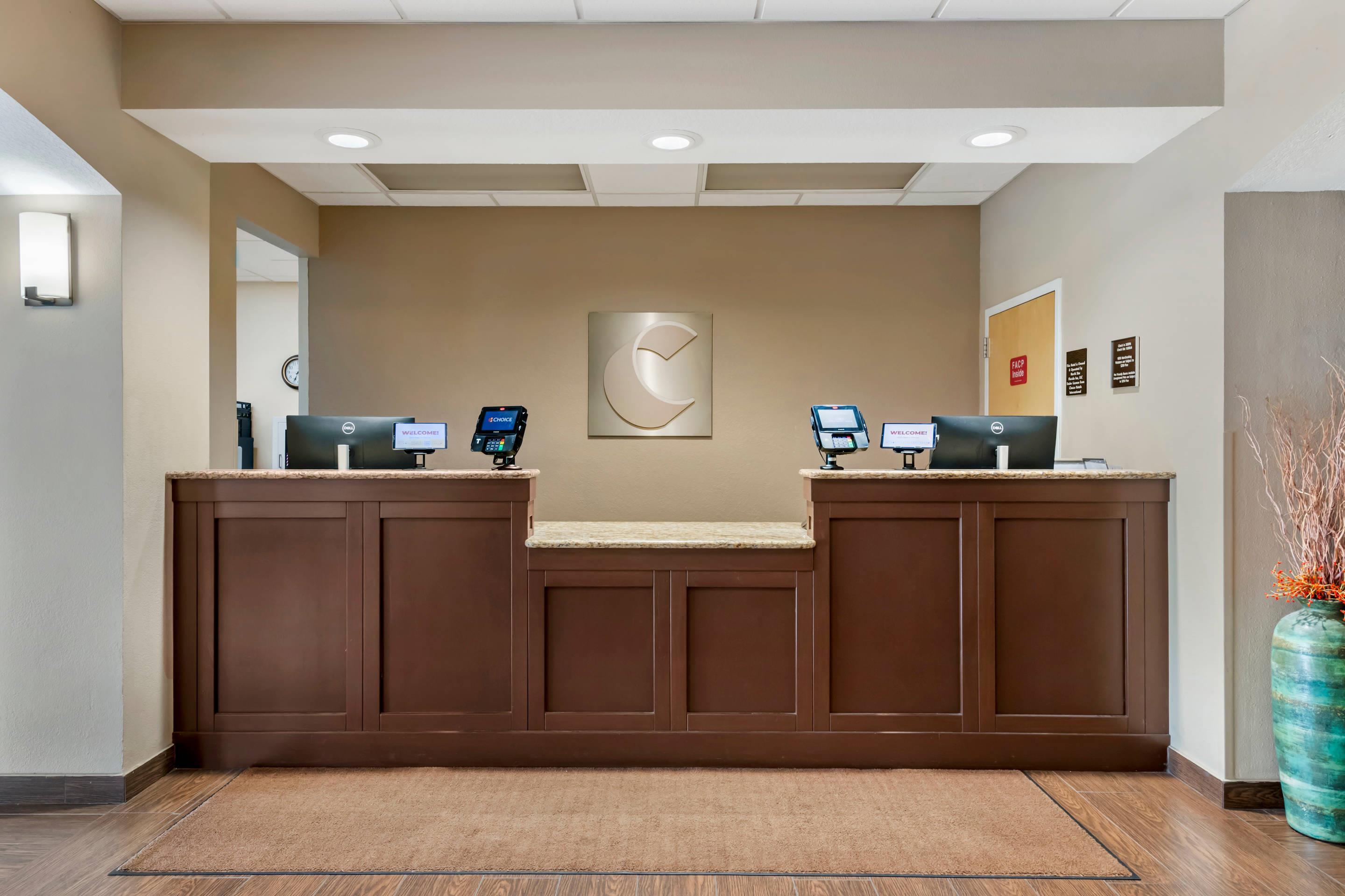 Front desk | Comfort Inn & Suites Wildwood - The Villages