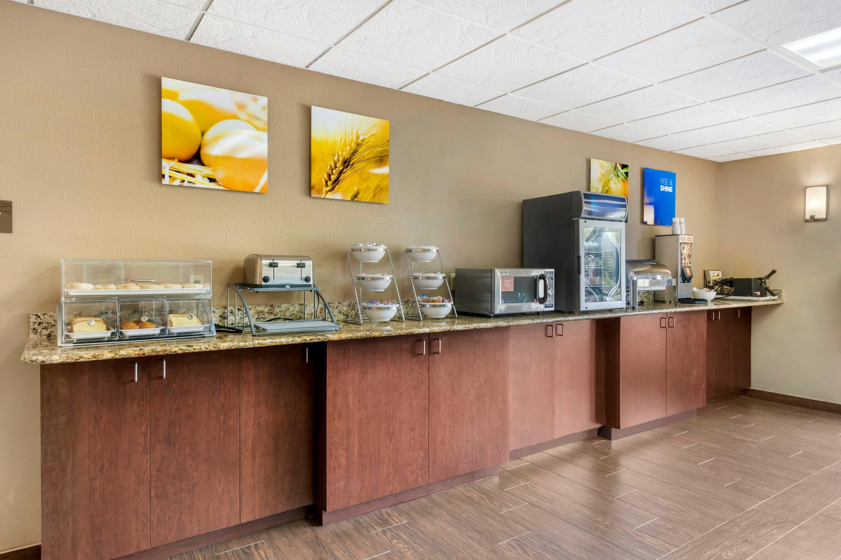 Breakfast area | Comfort Inn & Suites Wildwood - The Villages