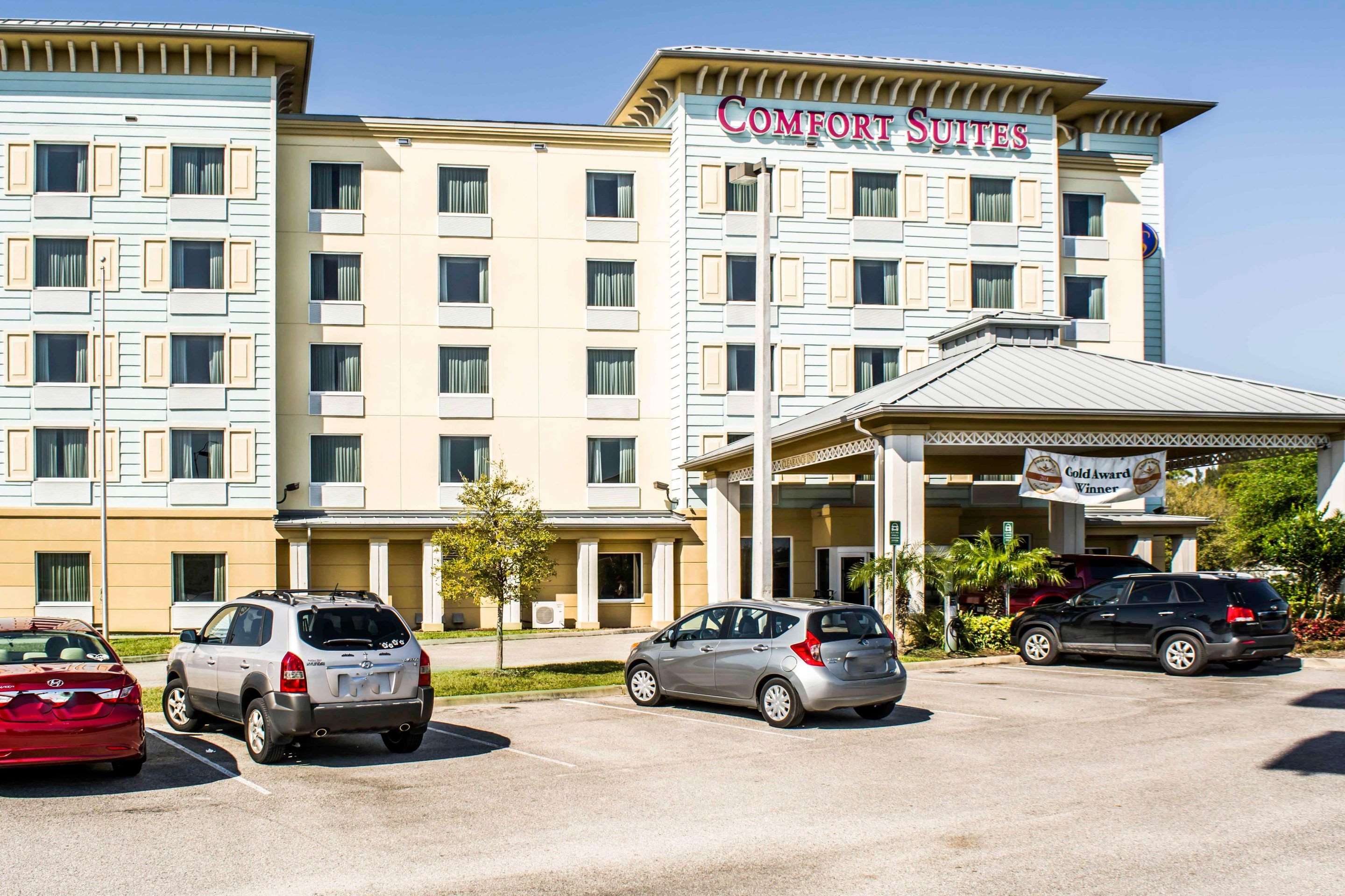 Hotel entrance | Comfort Suites Palm Bay - Melbourne