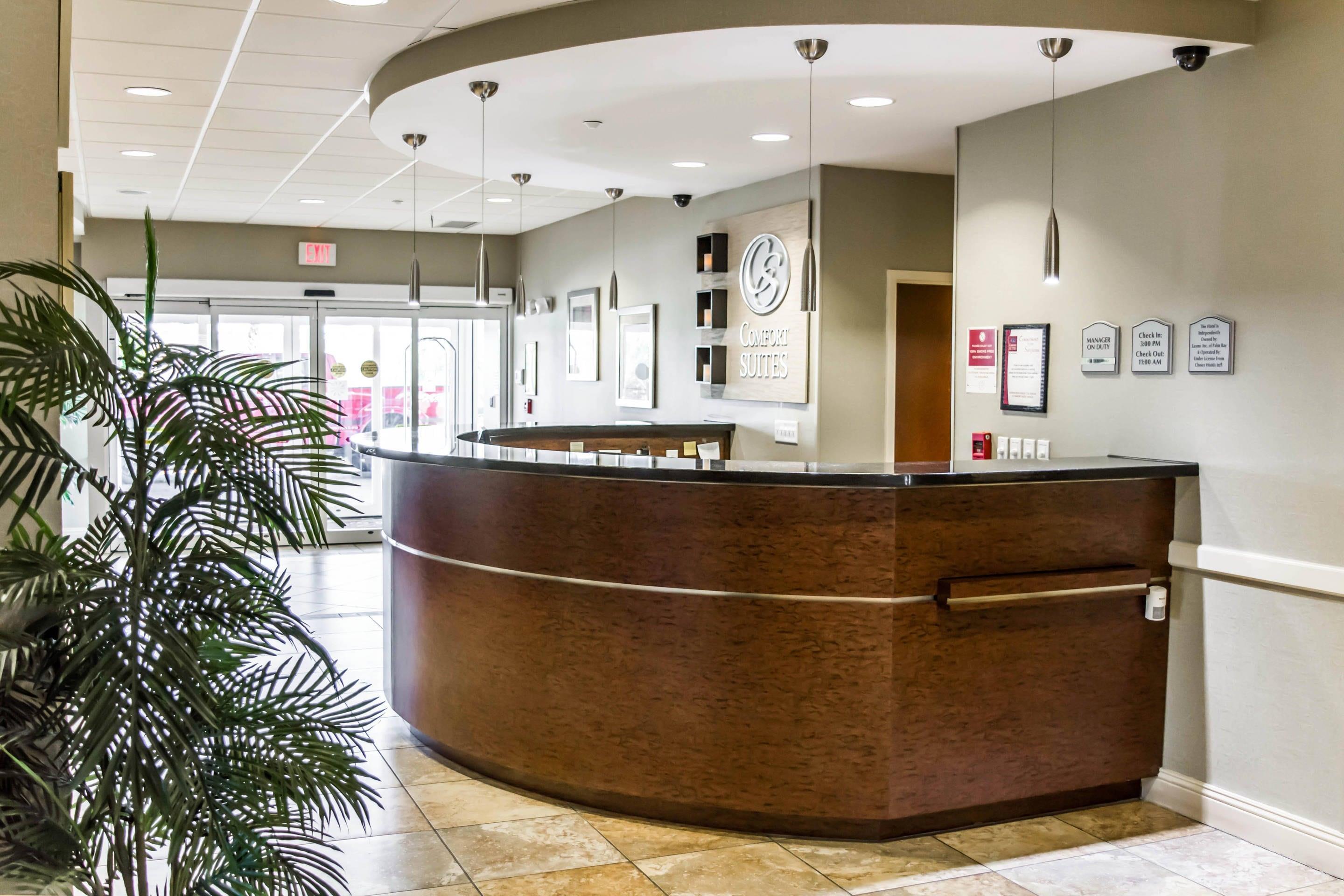 Front desk with friendly staff | Comfort Suites Palm Bay - Melbourne