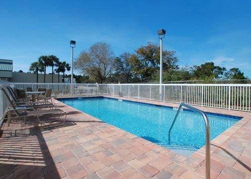 Outdoor pool with sundeck | Comfort Suites Palm Bay - Melbourne