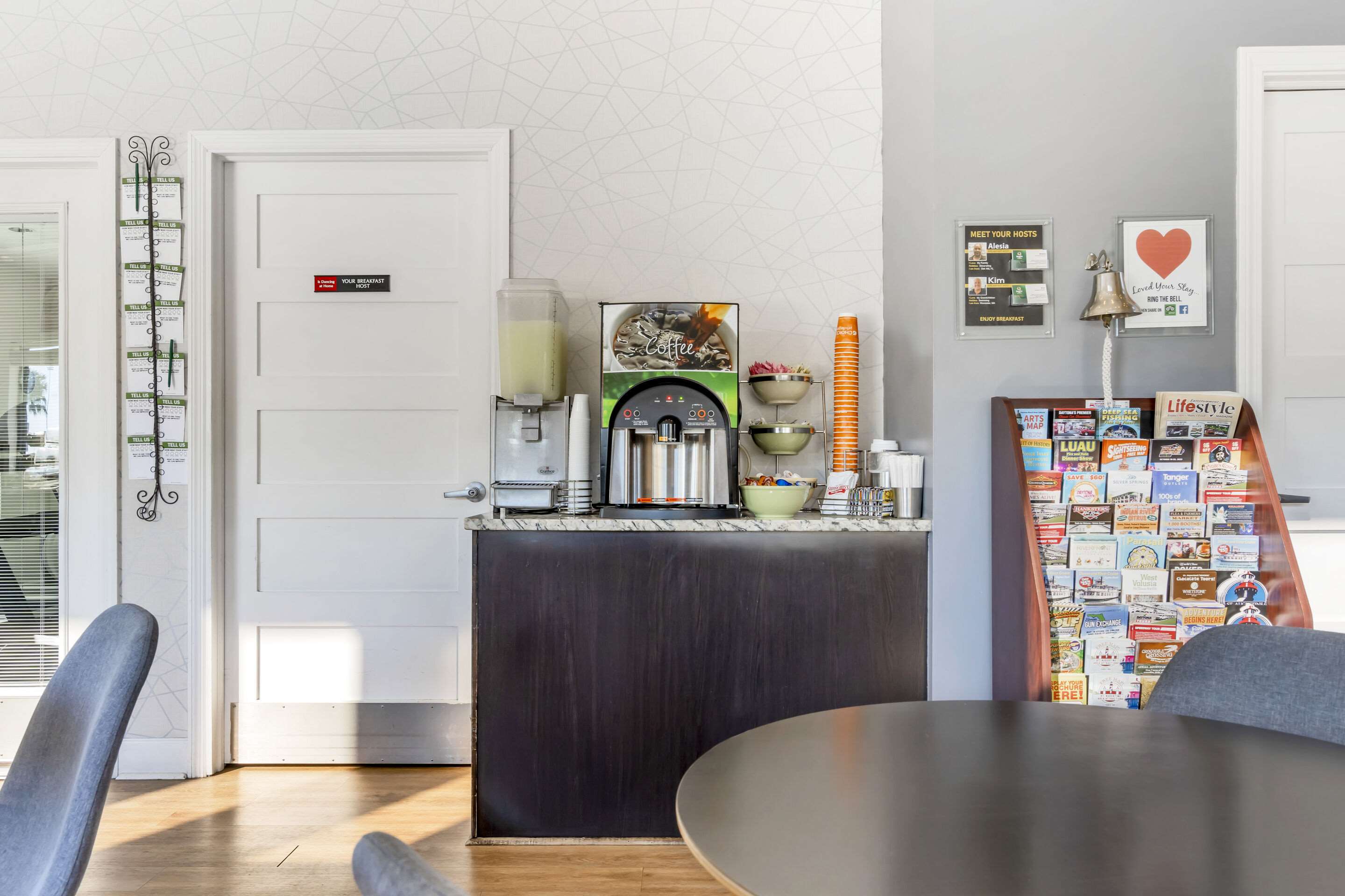 Breakfast area