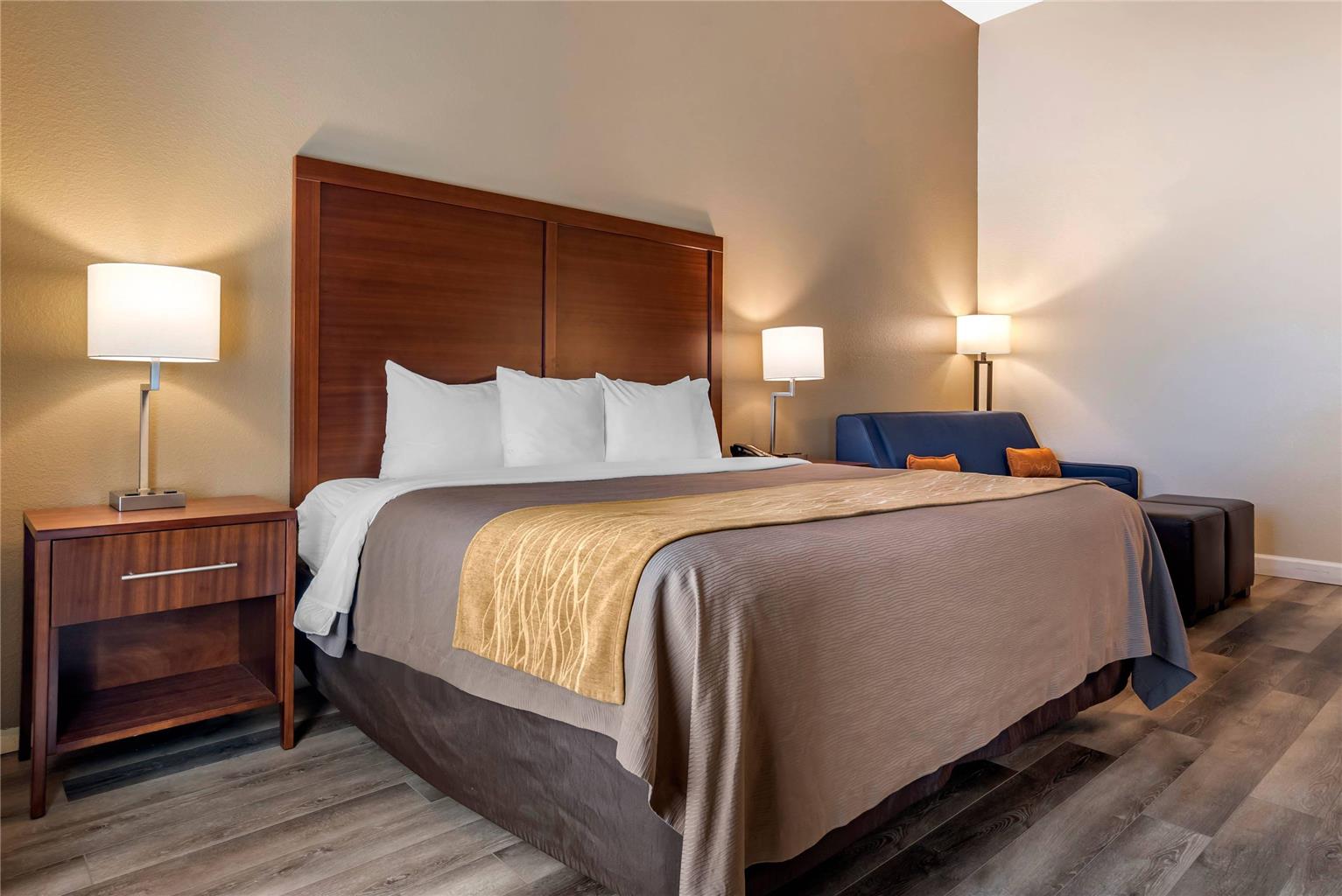 COMFORT INN AND SUITES FORT WALTON-guestroom-Guest Room,On-Site.jpg