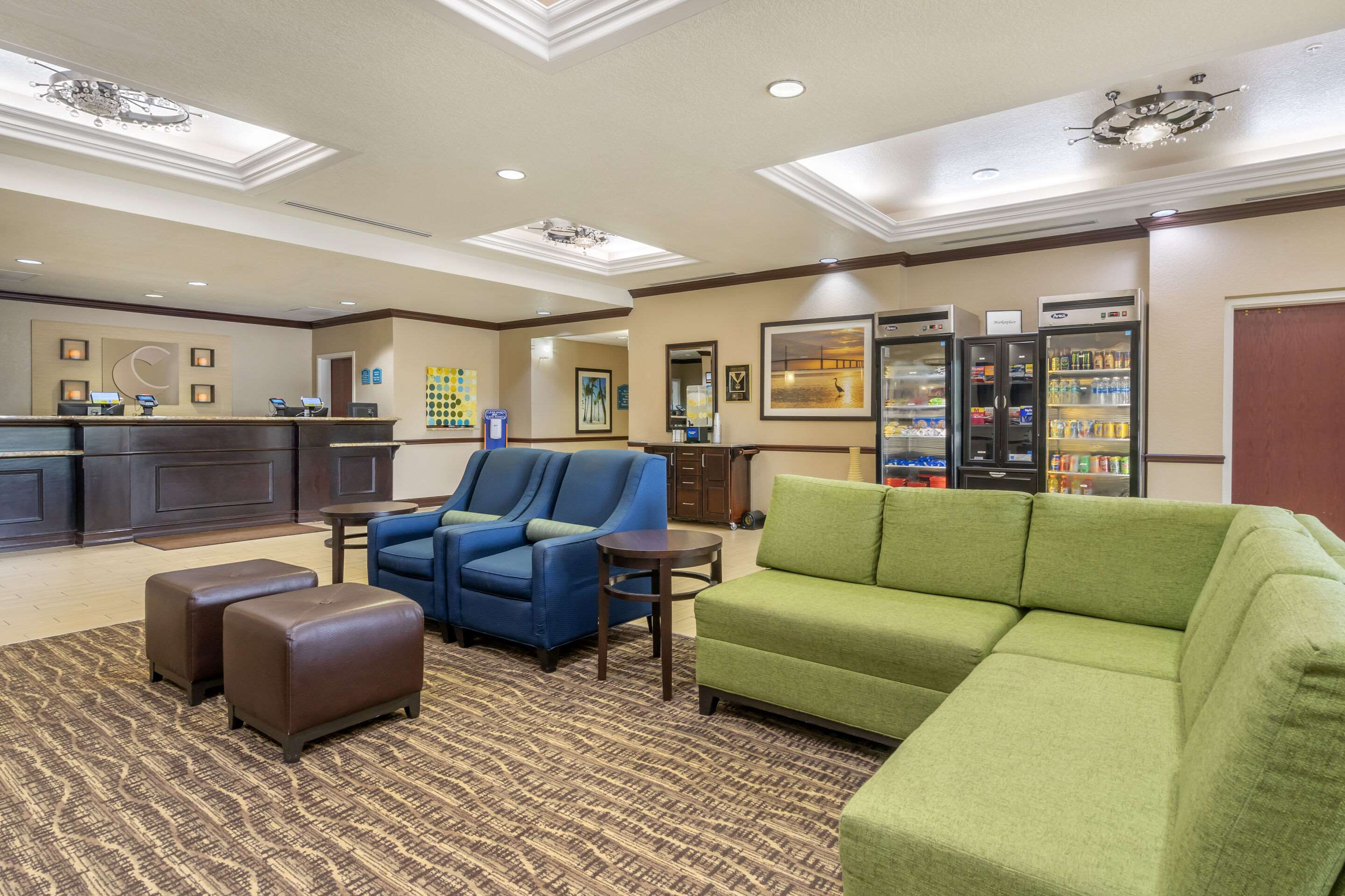 Hotel lobby | Comfort Inn & Suites Northeast - Gateway