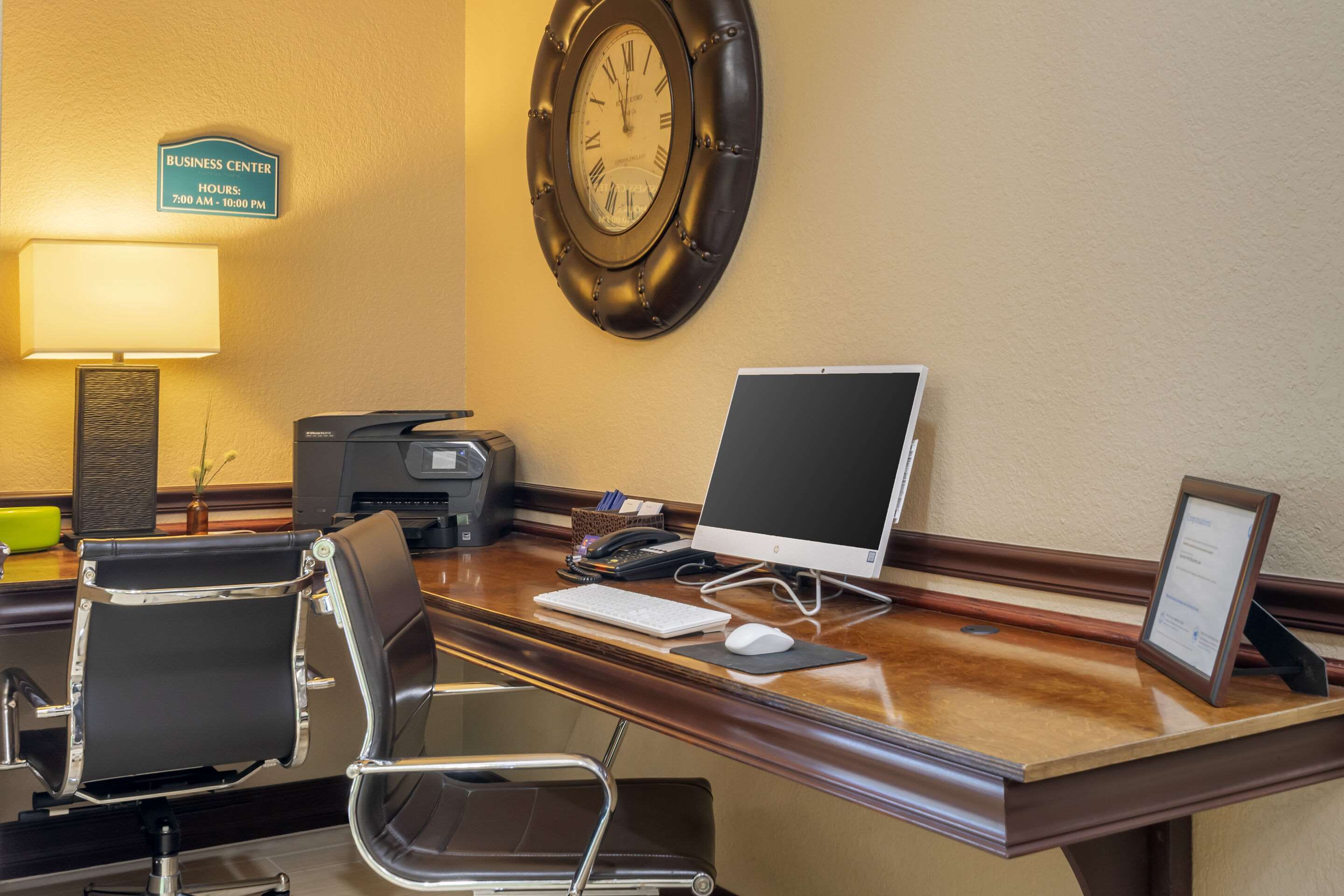 Computer in the lobby | Comfort Inn & Suites Northeast - Gateway