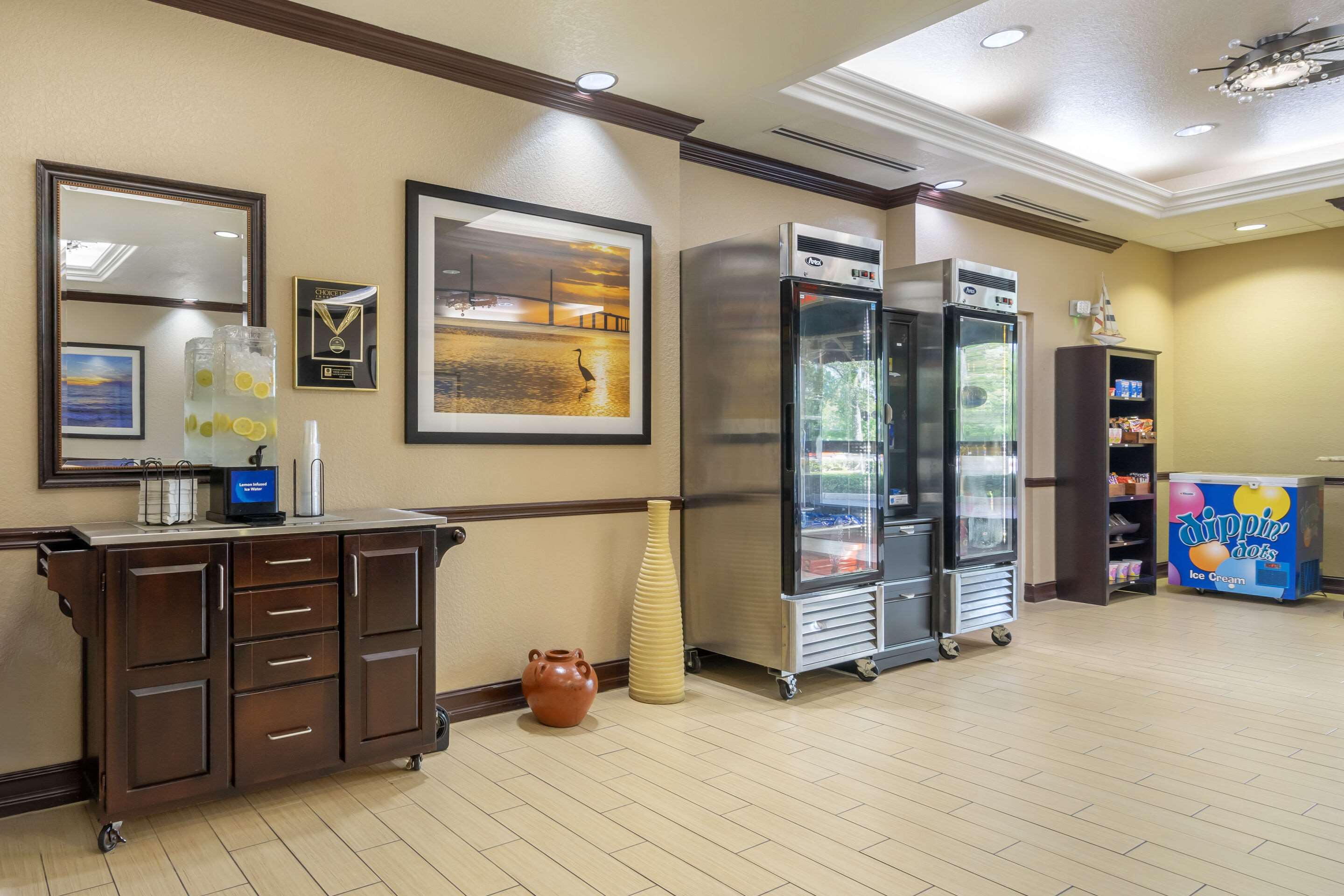 Hotel marketplace | Comfort Inn & Suites Northeast - Gateway