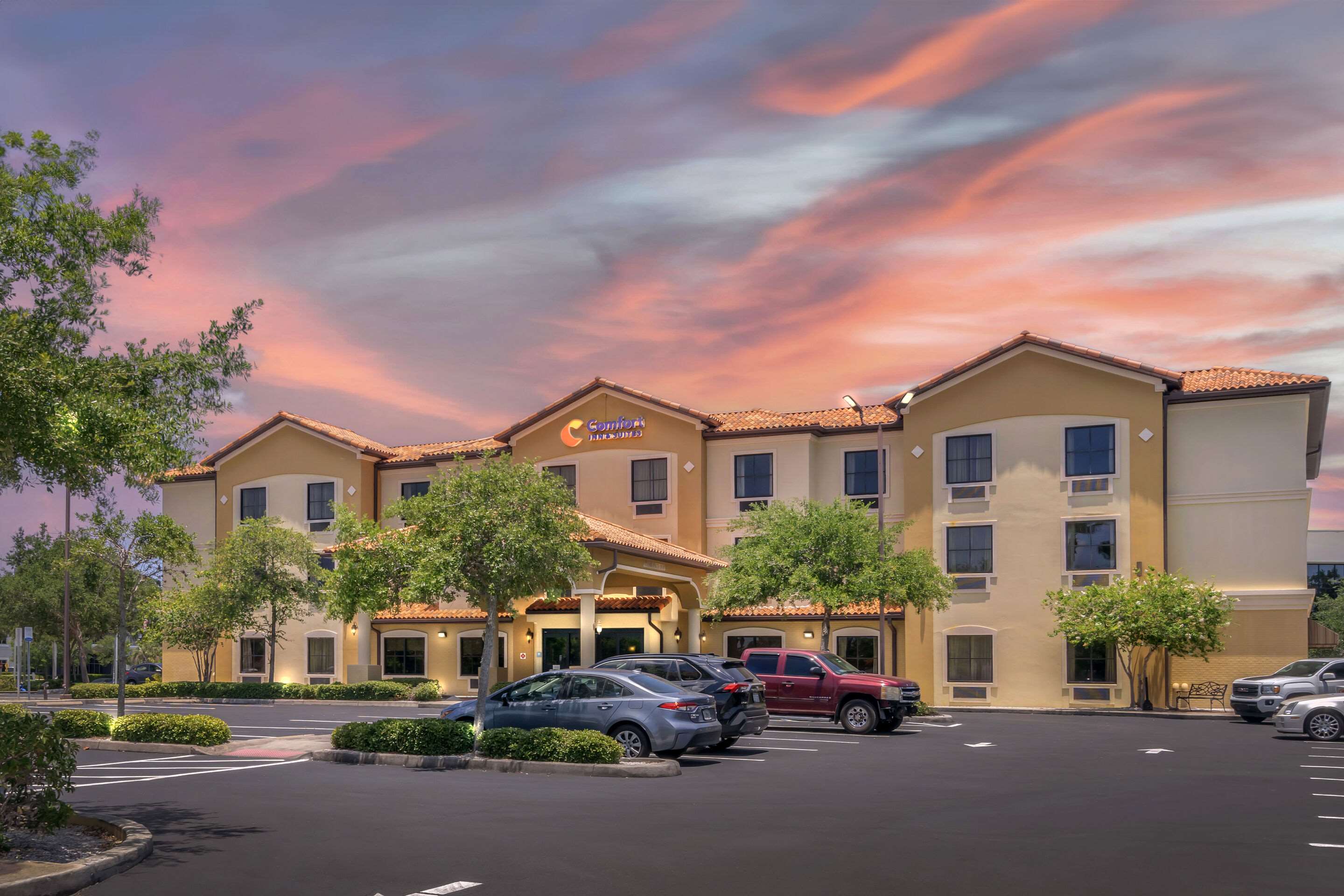 Twilight | Comfort Inn & Suites Northeast - Gateway