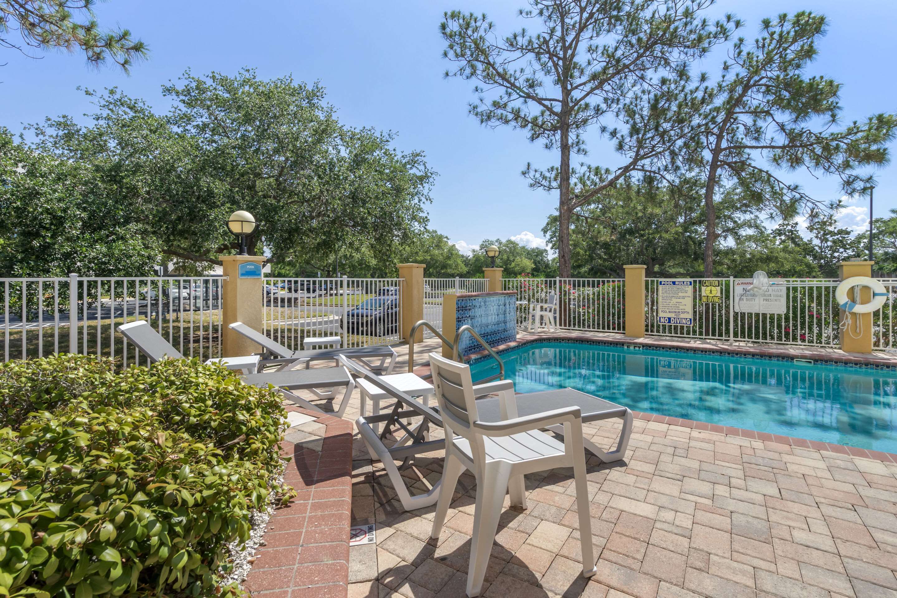 Outdoor pool | Comfort Inn & Suites Northeast - Gateway