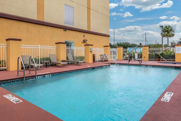 Pool - Comfort Suites Airport Orlando