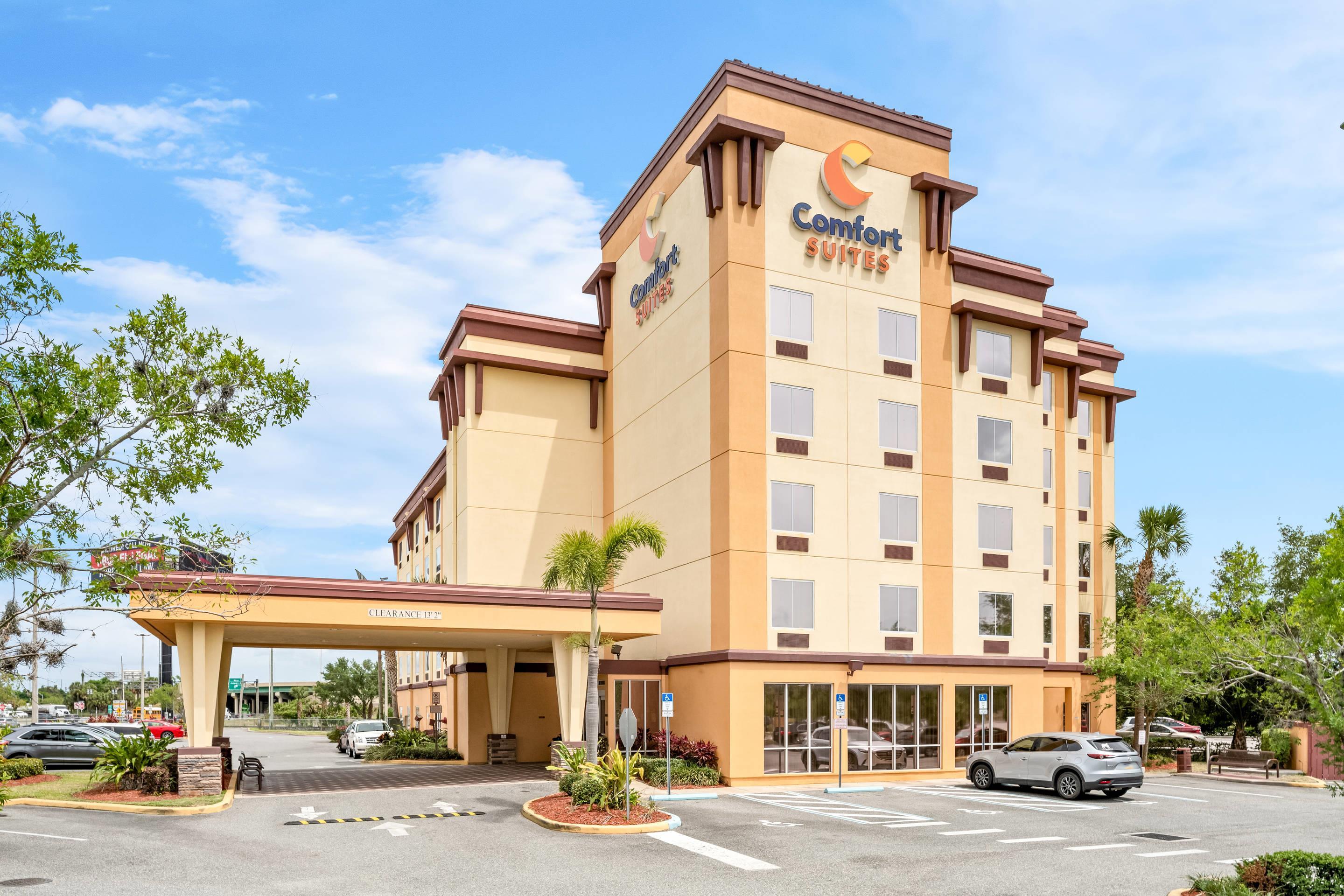 Hotel exterior | Comfort Suites Orlando Airport