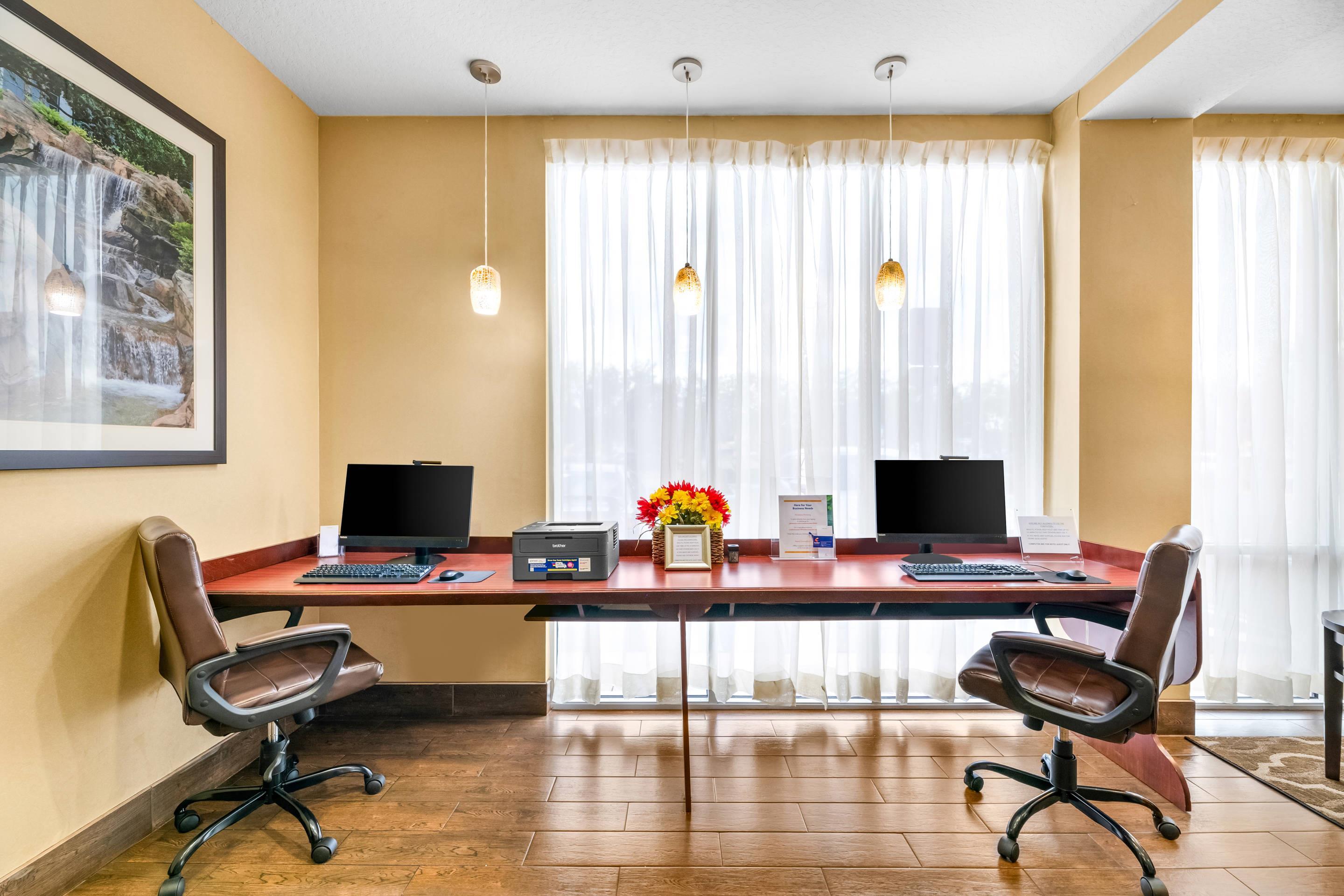 Computer in the lobby | Comfort Suites Orlando Airport