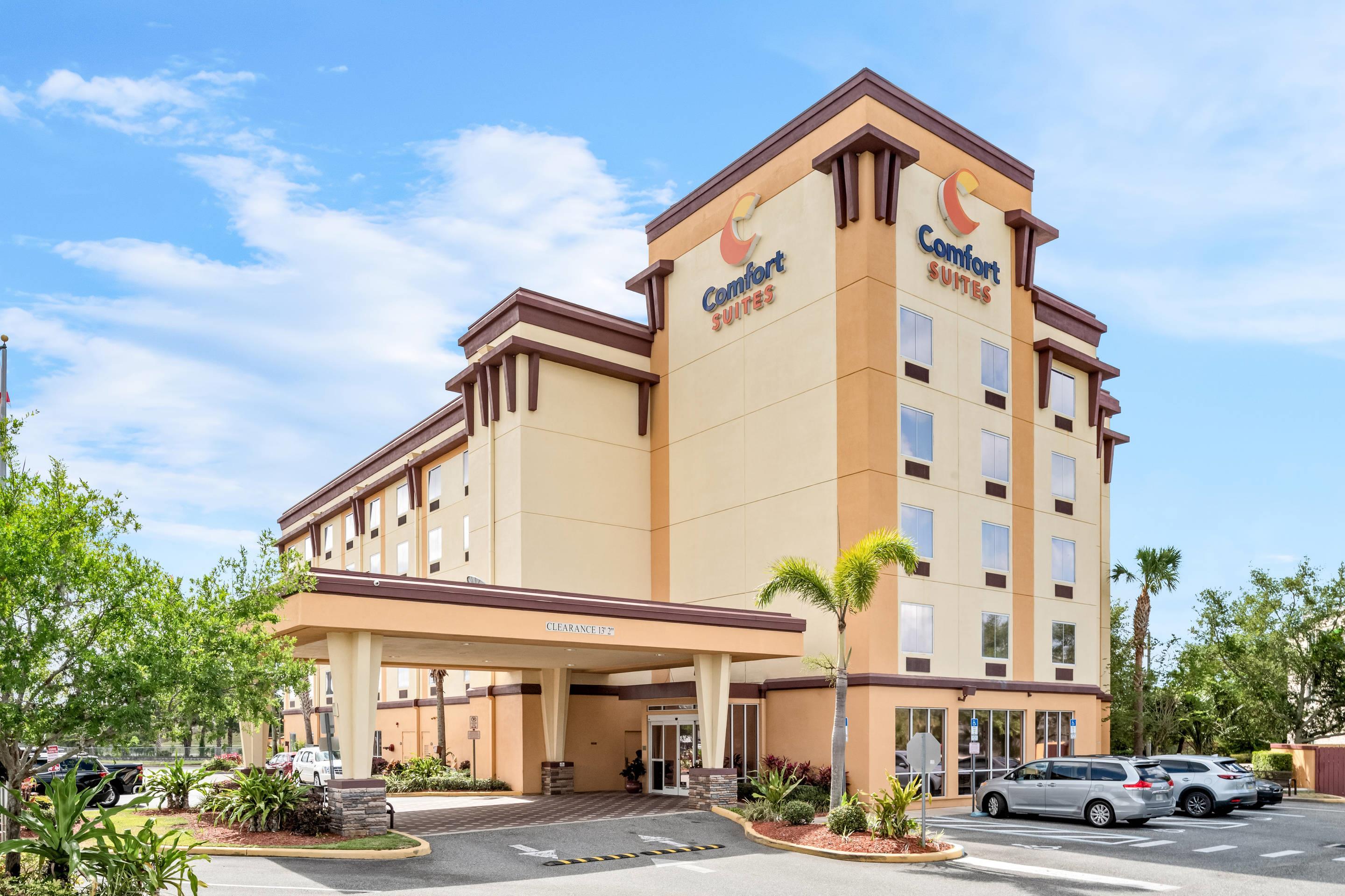 Hotel exterior | Comfort Suites Orlando Airport