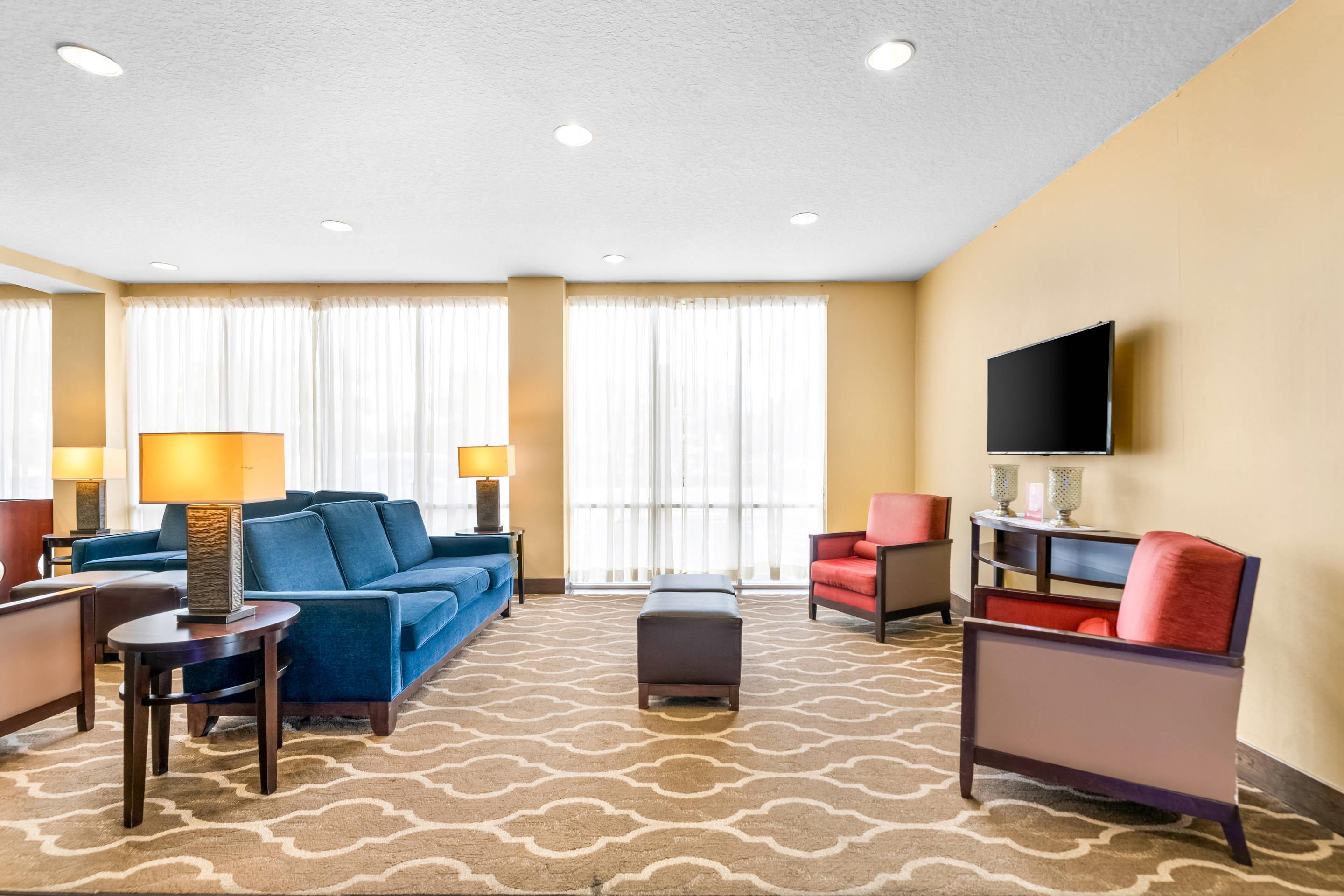 Front desk | Comfort Suites Orlando Airport