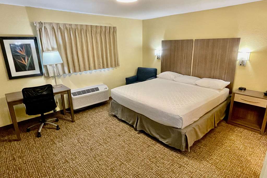 SUBURBAN STUDIOS FORT MYERS CAPE CO-guestroom-Guest Room,On-Site.jpg