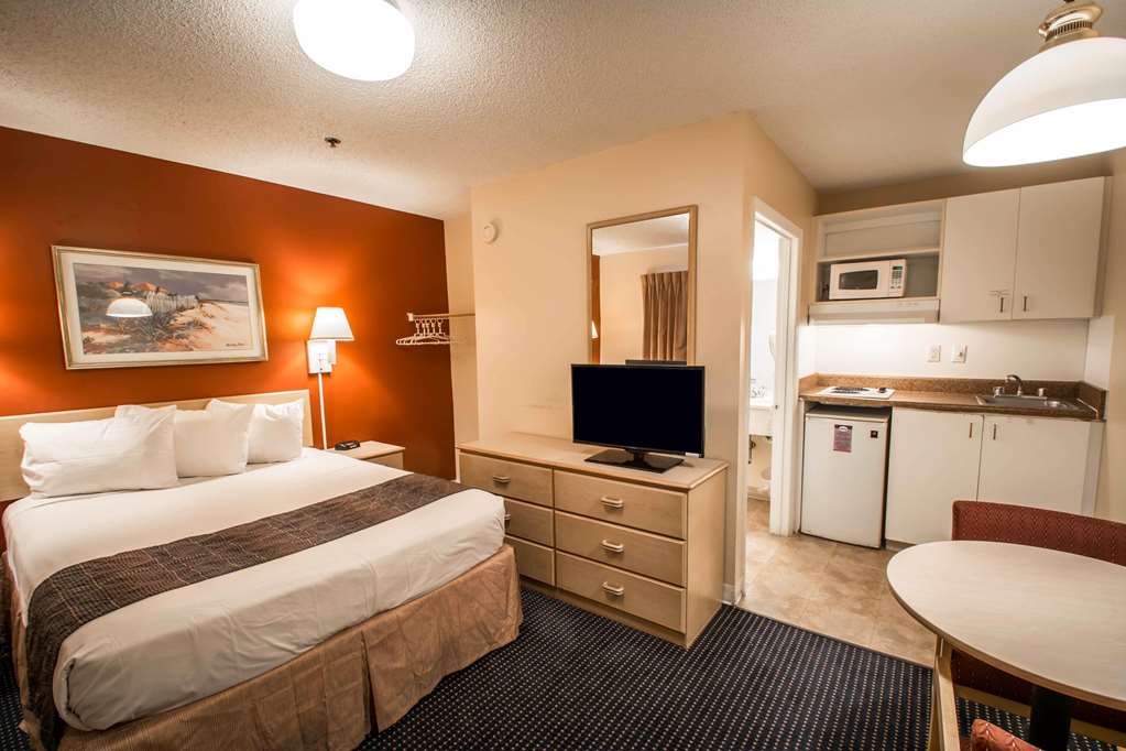 SUBURBAN STUDIOS STUART NEAR FEDERA-guestroom-Guest Room,On-Site.jpg