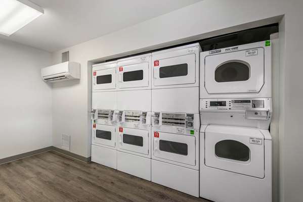 Amenities - Suburban Studios Lakeland