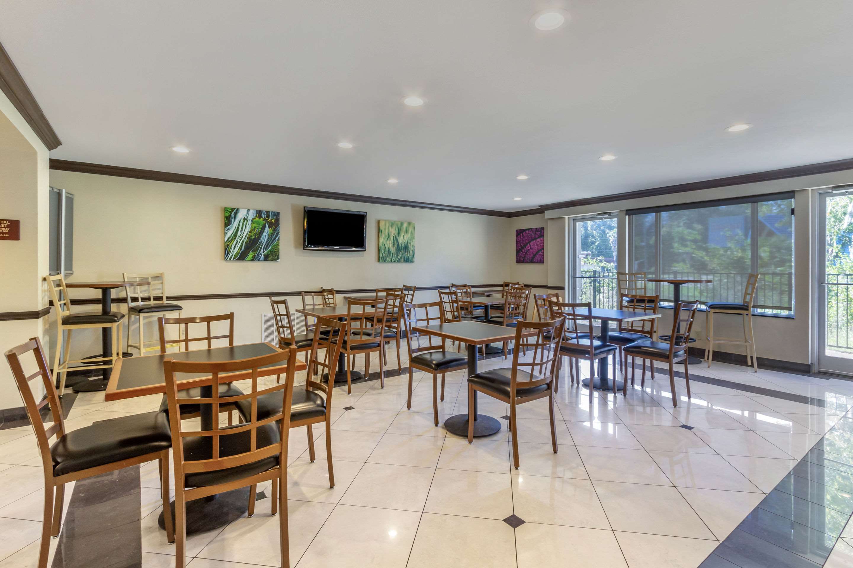 Breakfast area | Sleep Inn & Suites Jacksonville