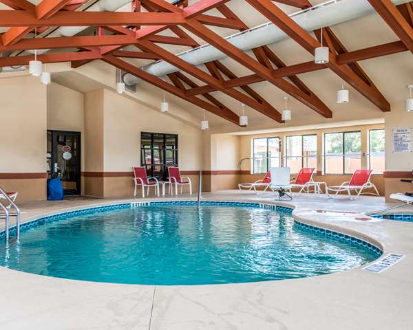 Pool - Comfort Suites Callaway