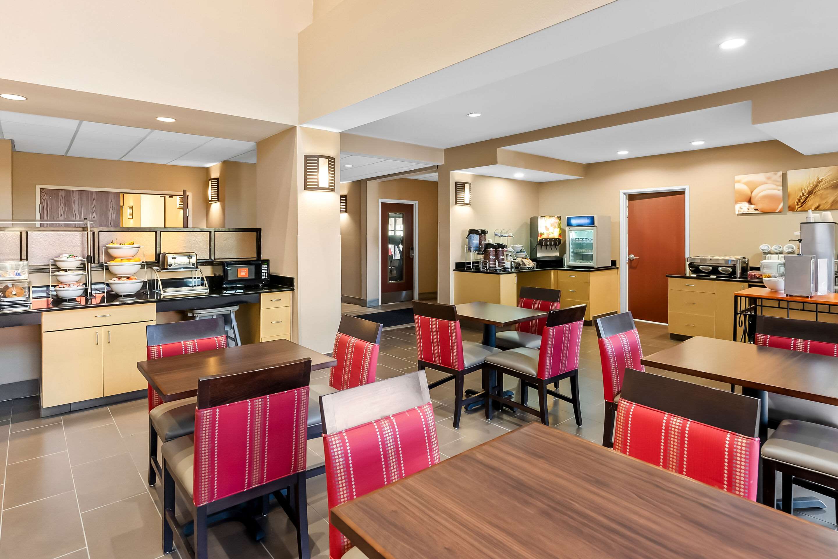 Breakfast area | Comfort Suites Panama City near Tyndall AFB