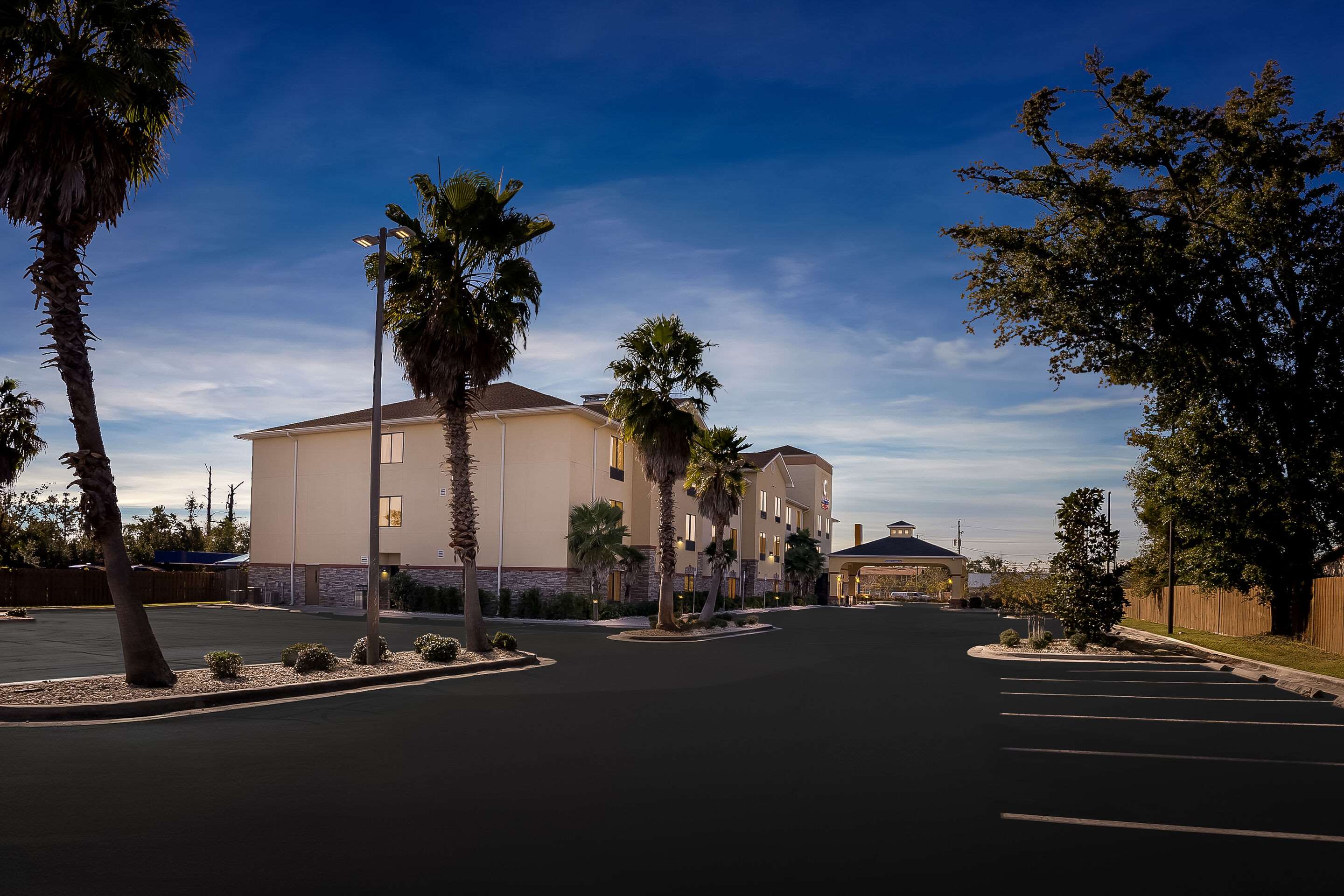 Twilight | Comfort Suites Panama City near Tyndall AFB