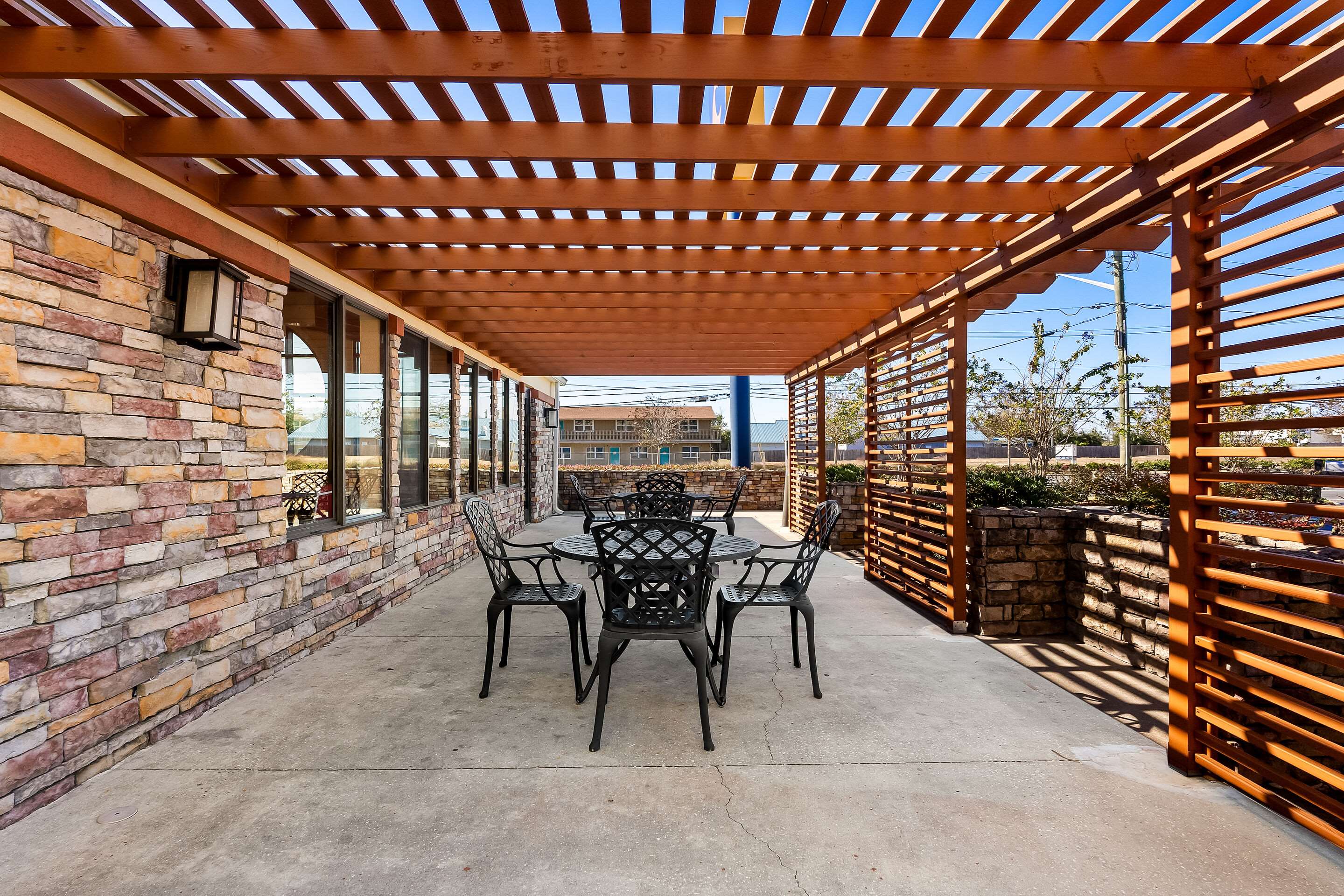 Hotel patio | Comfort Suites Panama City near Tyndall AFB