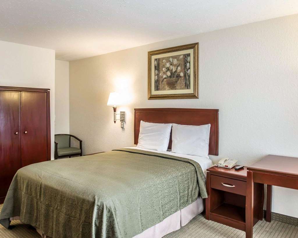 ECONO LODGE MONTICELLO-guestroom-Guest Room,On-Site.jpg