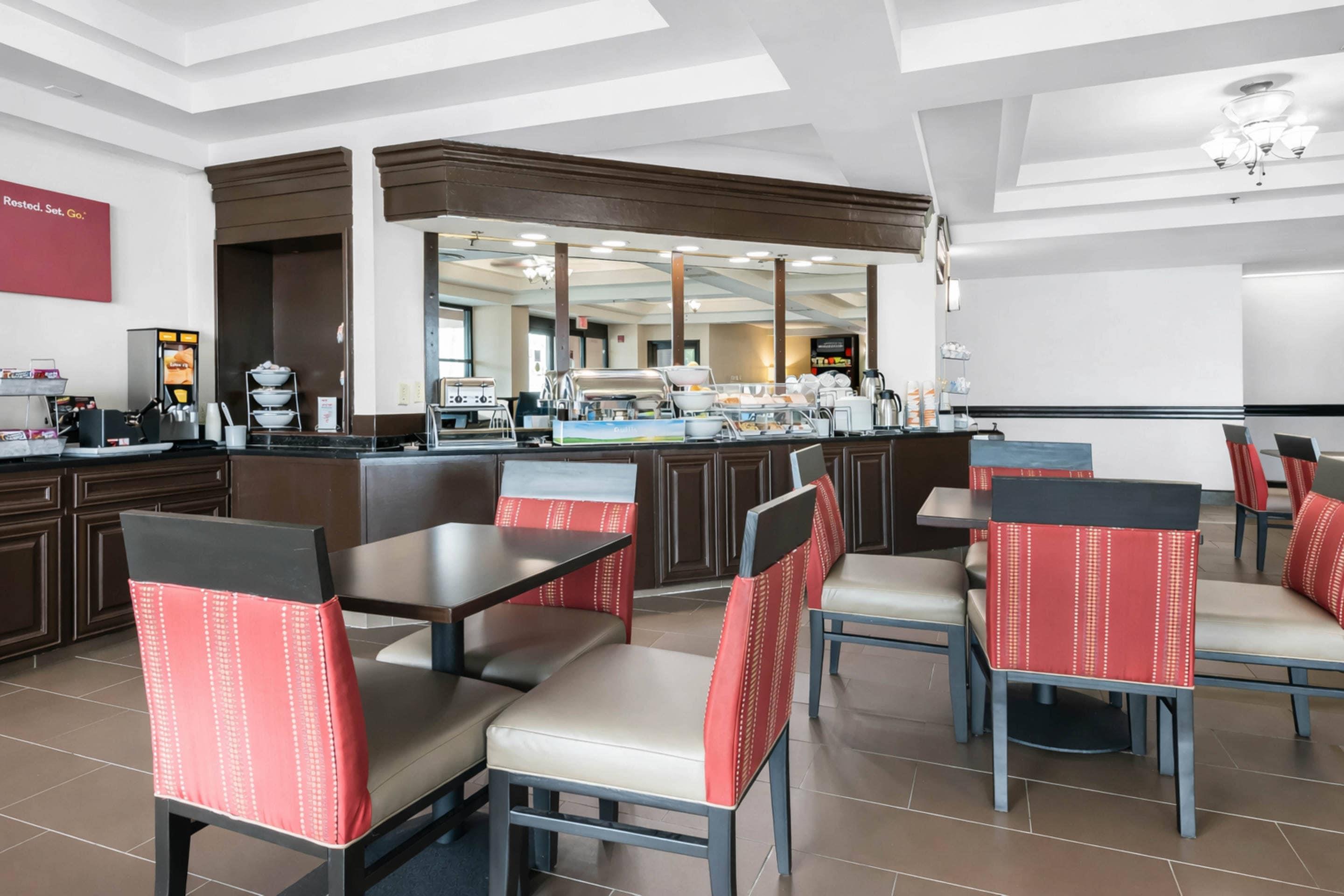 Breakfast area | Comfort Suites Baymeadows Near Butler Blvd