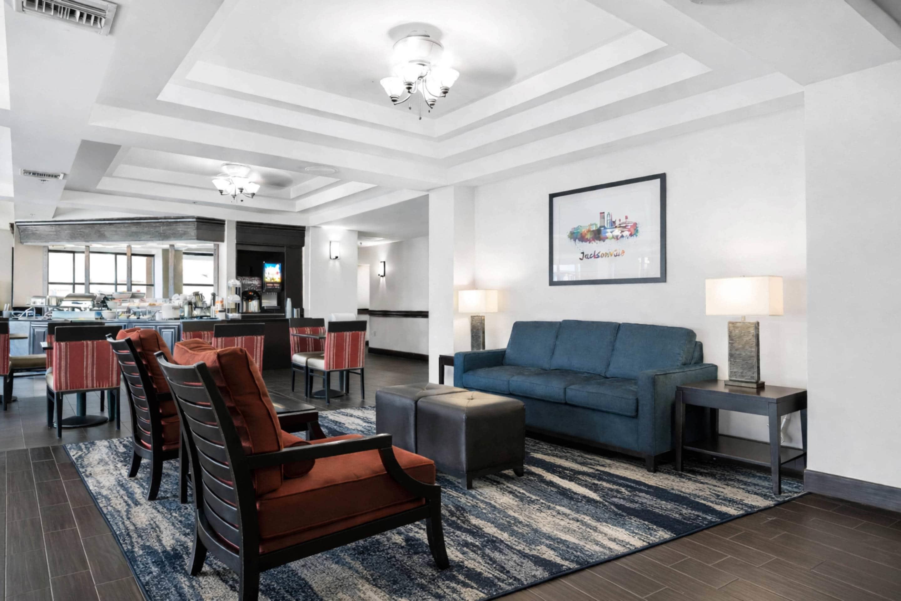 Lobby with sitting area | Comfort Suites Baymeadows Near Butler Blvd
