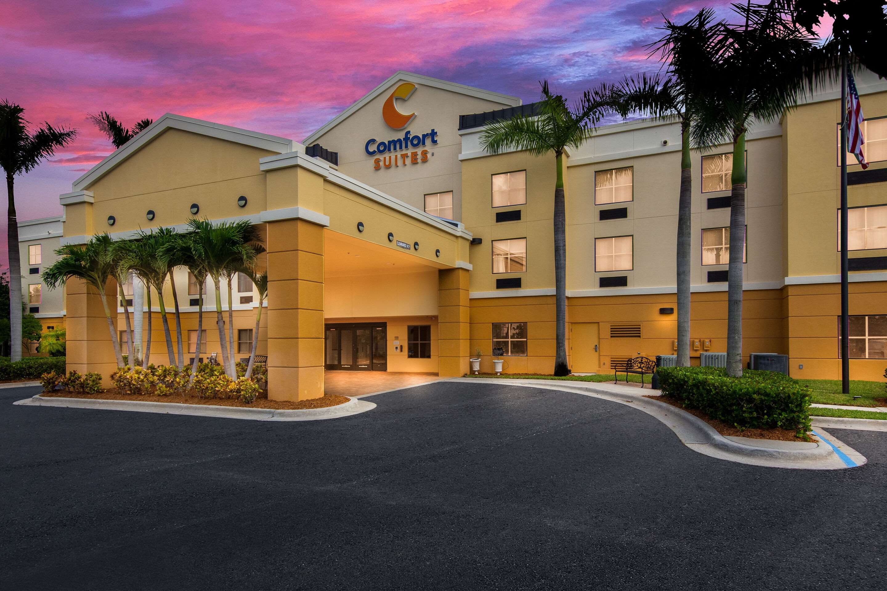 Twilight | Comfort Suites Vero Beach I-95