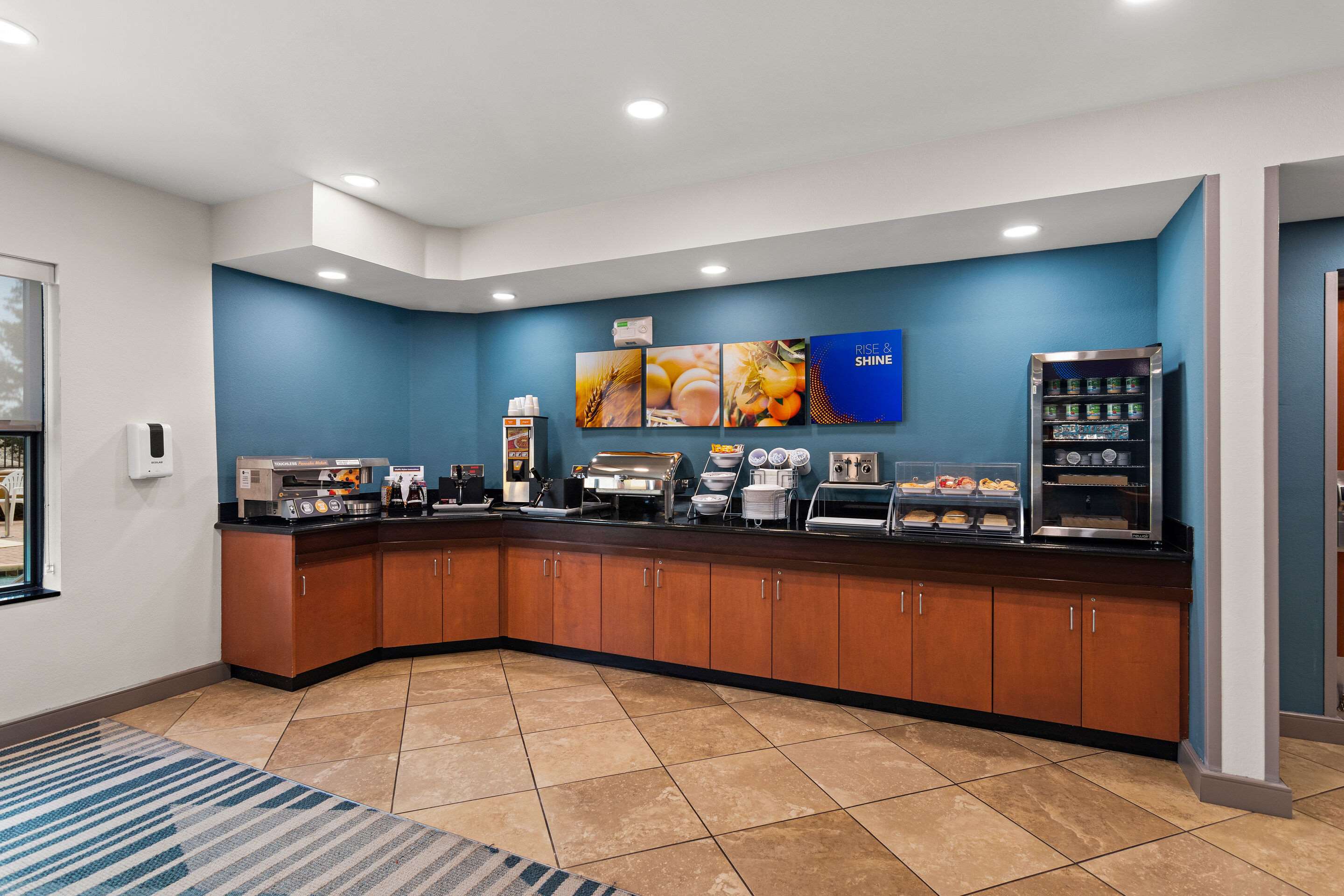 Breakfast area | Comfort Suites Vero Beach I-95