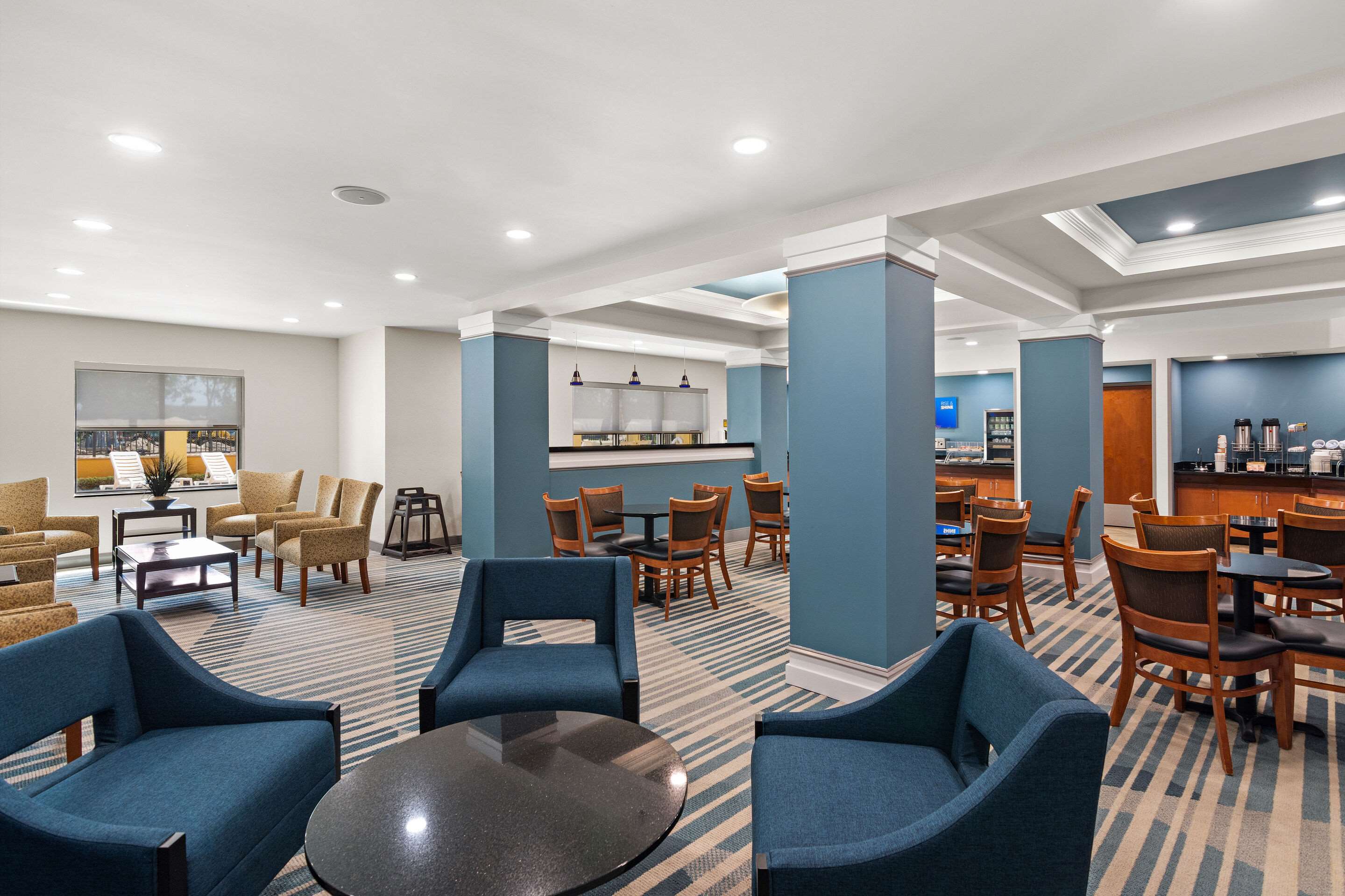 Breakfast area | Comfort Suites Vero Beach I-95