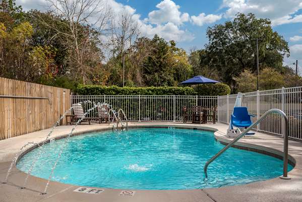 Pool - Comfort Suites Niceville