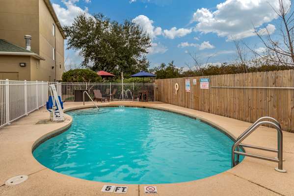 Pool - Comfort Suites Niceville