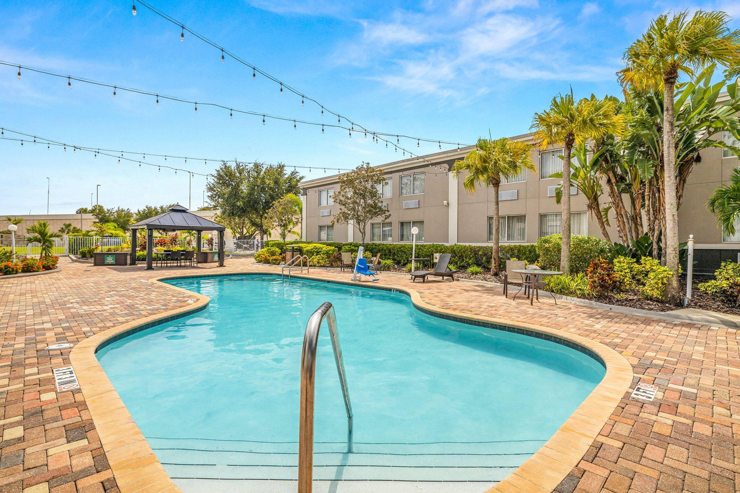 Outdoor pool | Quality Inn & Suites Near Fairgrounds Ybor City