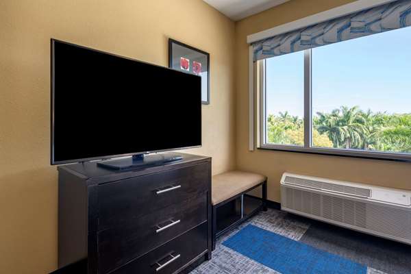 Suite - Cambria Hotel Dania Beach - I-95, Exit 22