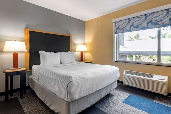 Suite - Cambria Hotel Dania Beach - I-95, Exit 22