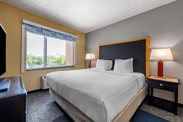 Suite - Cambria Hotel Dania Beach - I-95, Exit 22