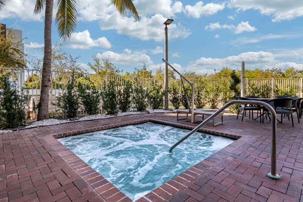 Pool - Cambria Hotel Dania Beach - I-95, Exit 22