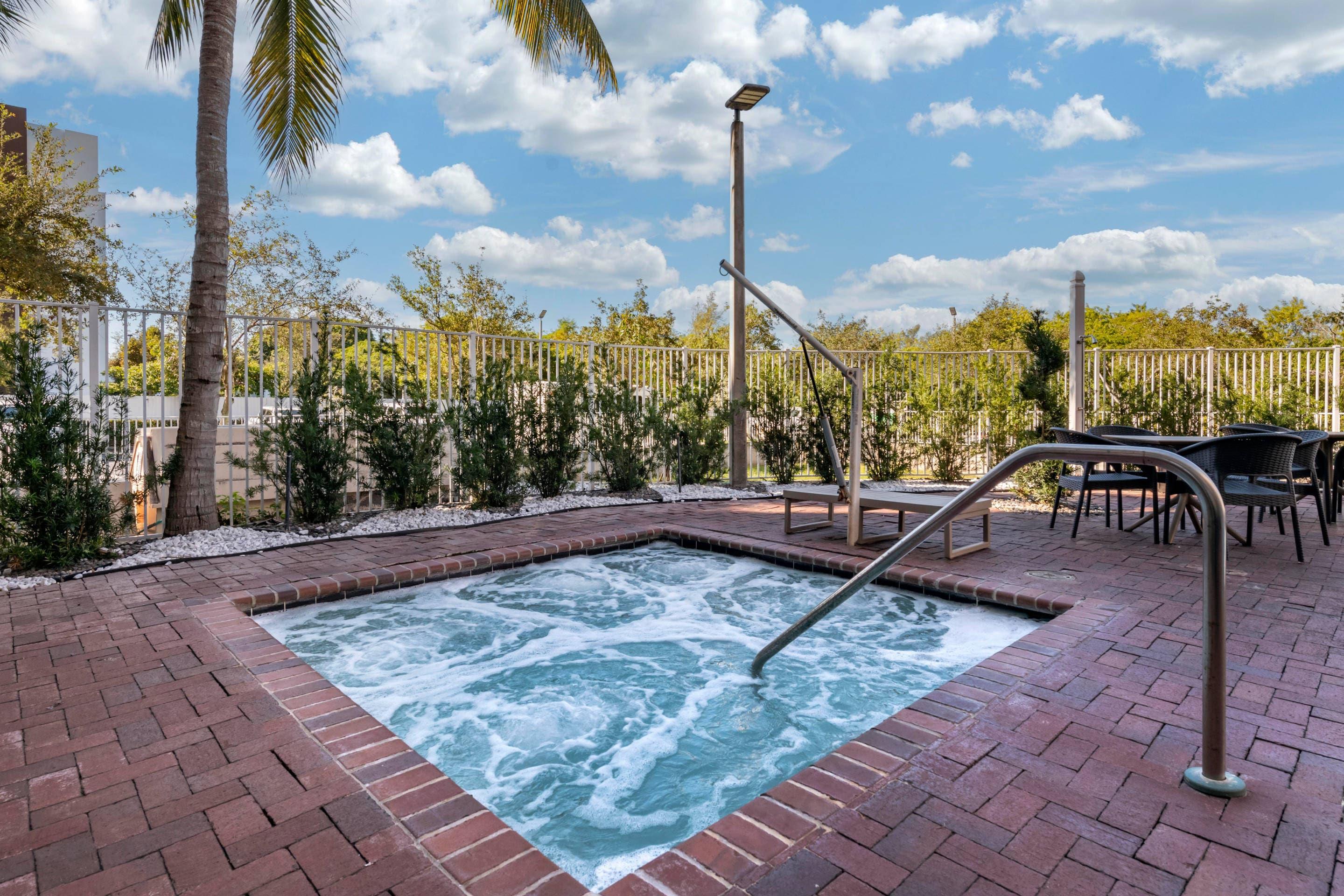 Outdoor hot tub | Cambria Hotel Ft Lauderdale, Airport South & Cruise Port