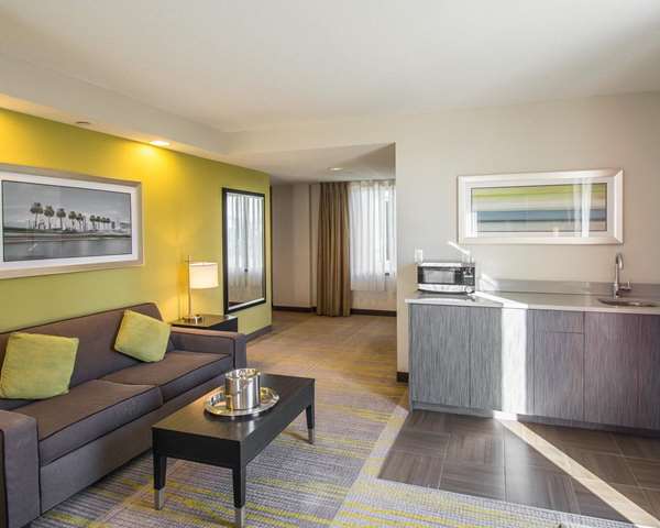 Suite - Comfort Suites Airport North Miami Springs