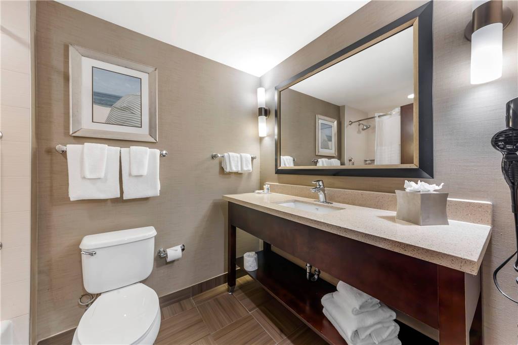 COMFORT SUITES MIAMI AIRPORT NORTH-guestroom-Guest Room,Bathroom,On-Site.jpg