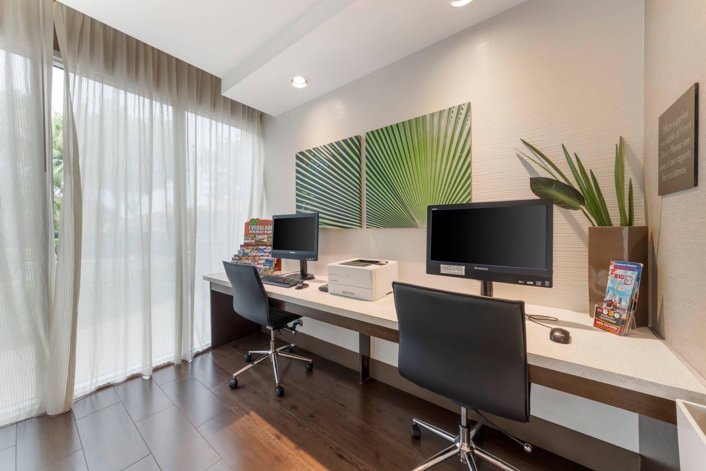 Computer in the lobby | Comfort Suites Miami Airport North