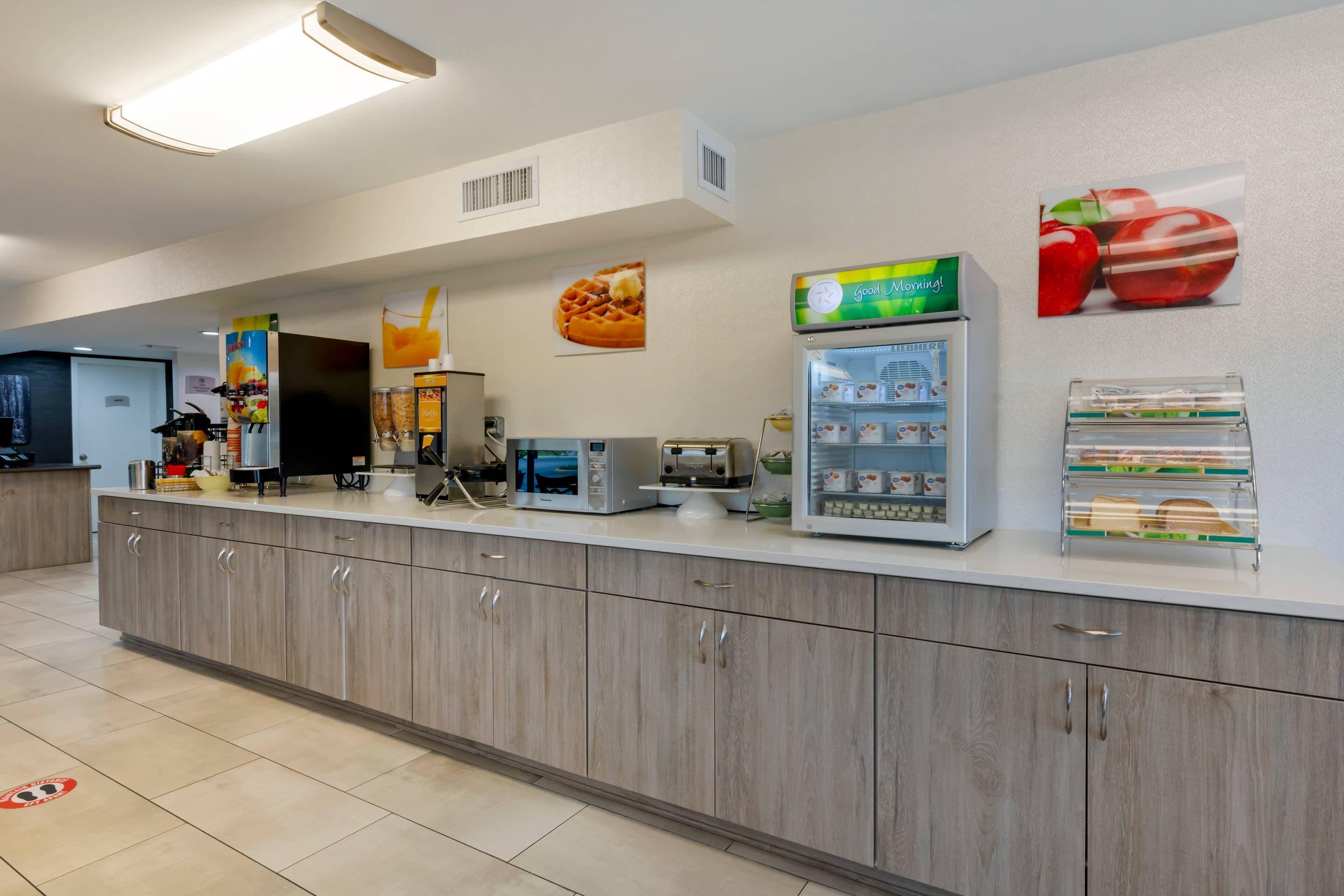 Breakfast area | Quality Inn St. Augustine Outlet Mall
