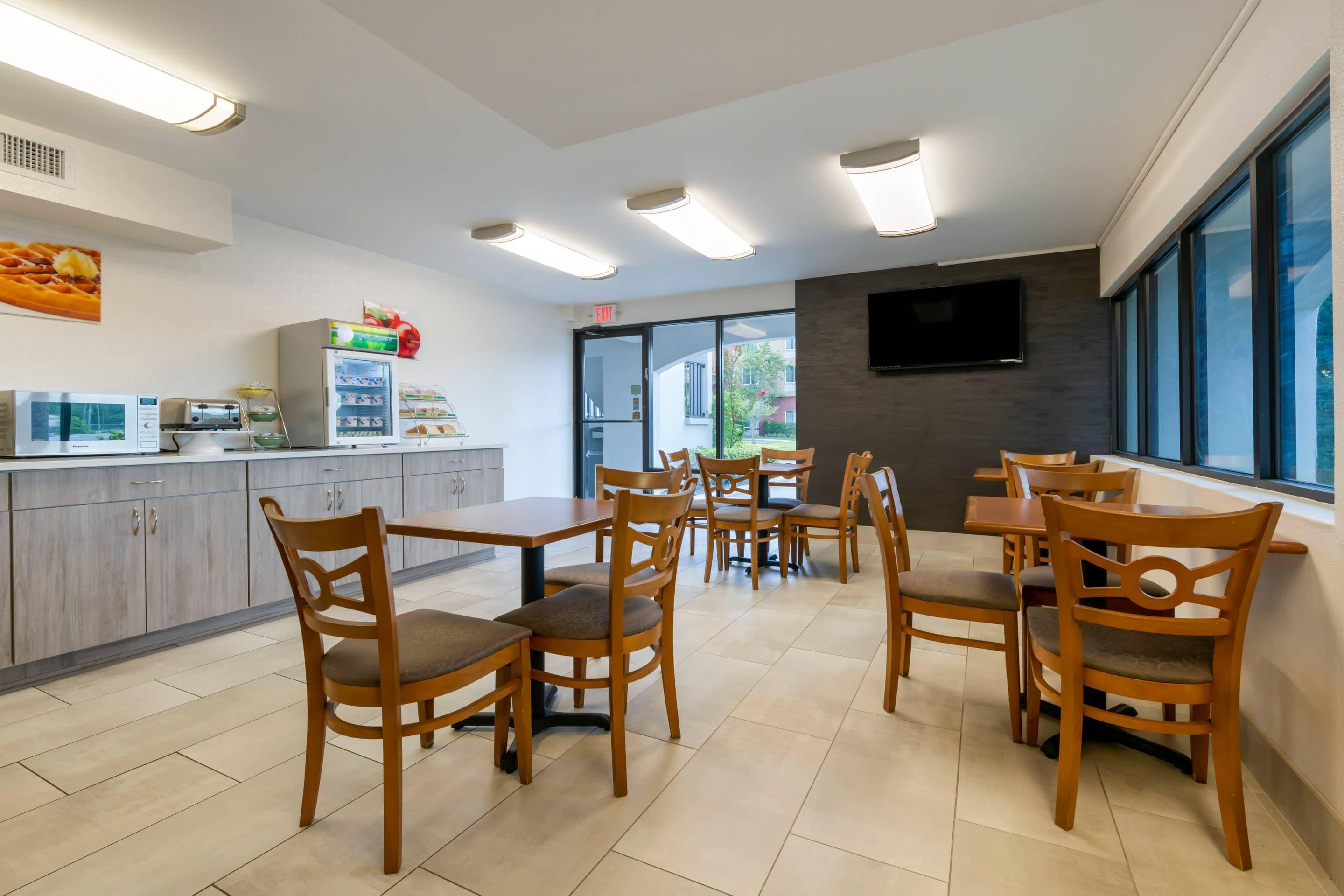 Enjoy breakfast in this seating area | Quality Inn St. Augustine Outlet Mall