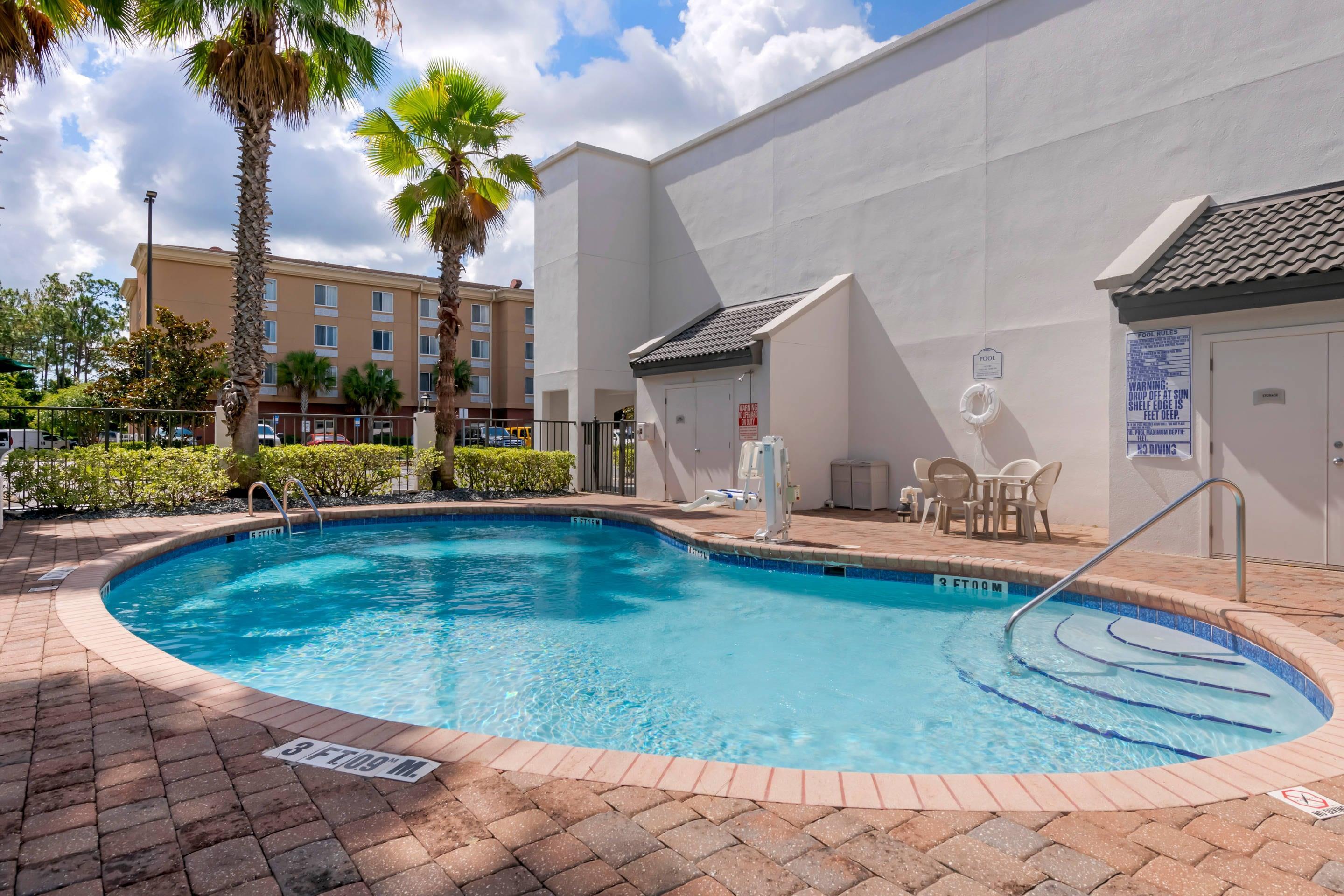 Outdoor pool | Quality Inn St. Augustine Outlet Mall